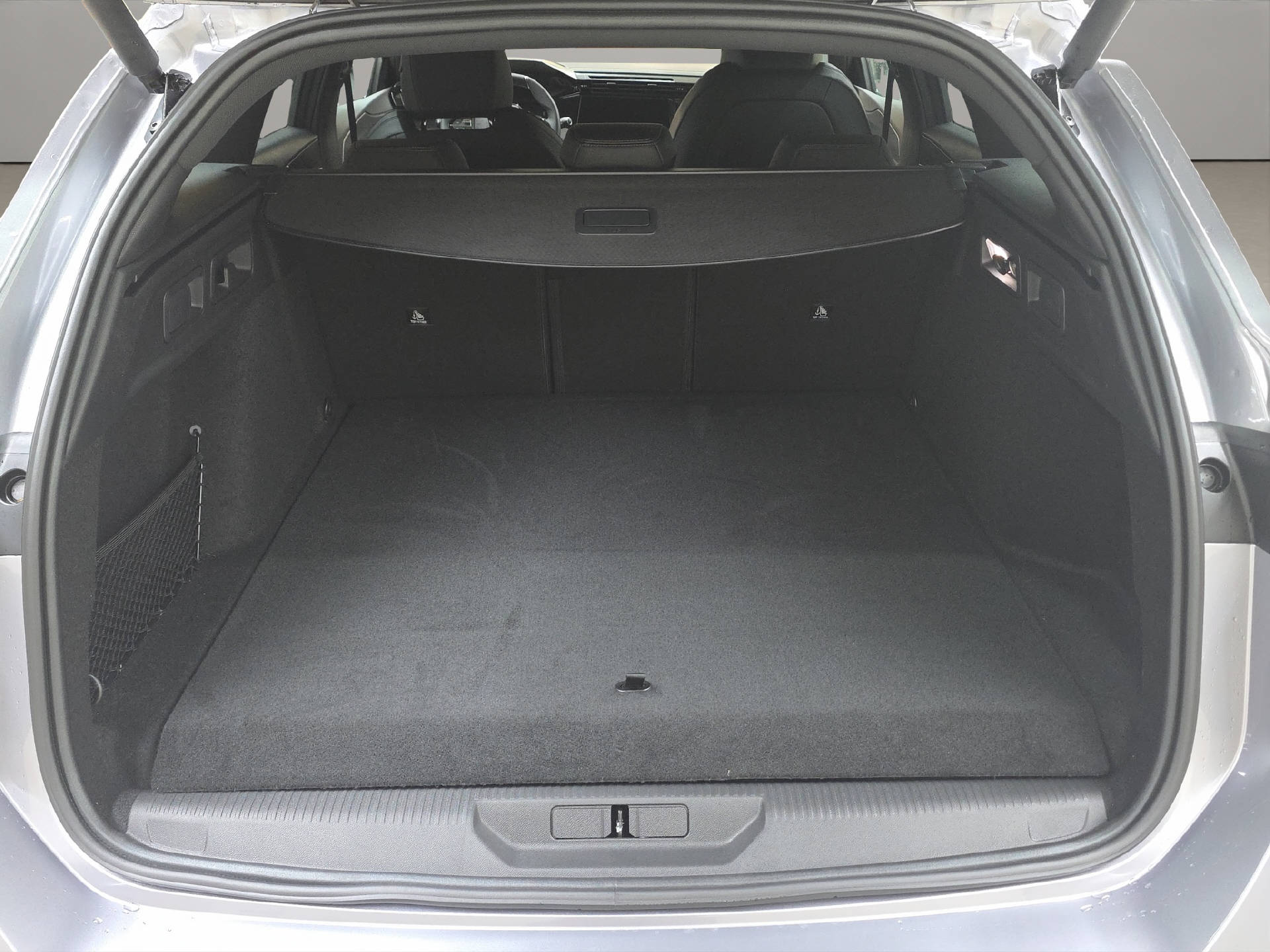 PEUGEOT 308 SW 1.6 PHEV 195 GT-image-11