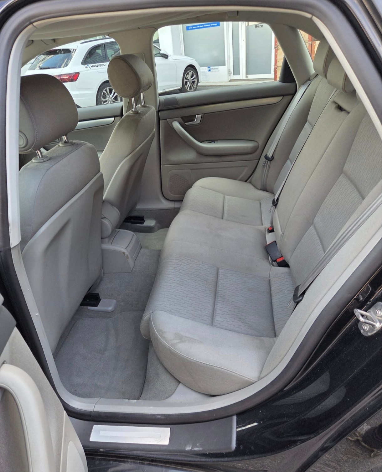 AUDI A4 Limousine 2.0 TDI-image-9