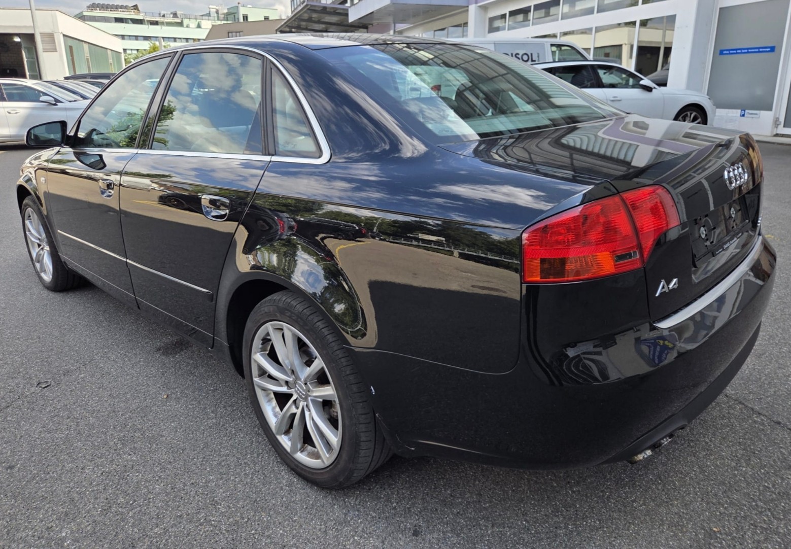 AUDI A4 Limousine 2.0 TDI-image-3