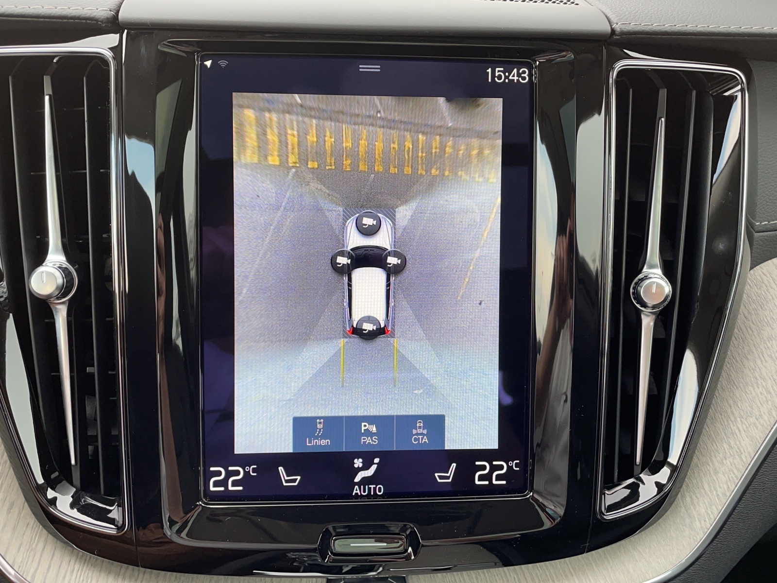 VOLVO XC60 2.0 T6 TE R-Design eAWD-image-15