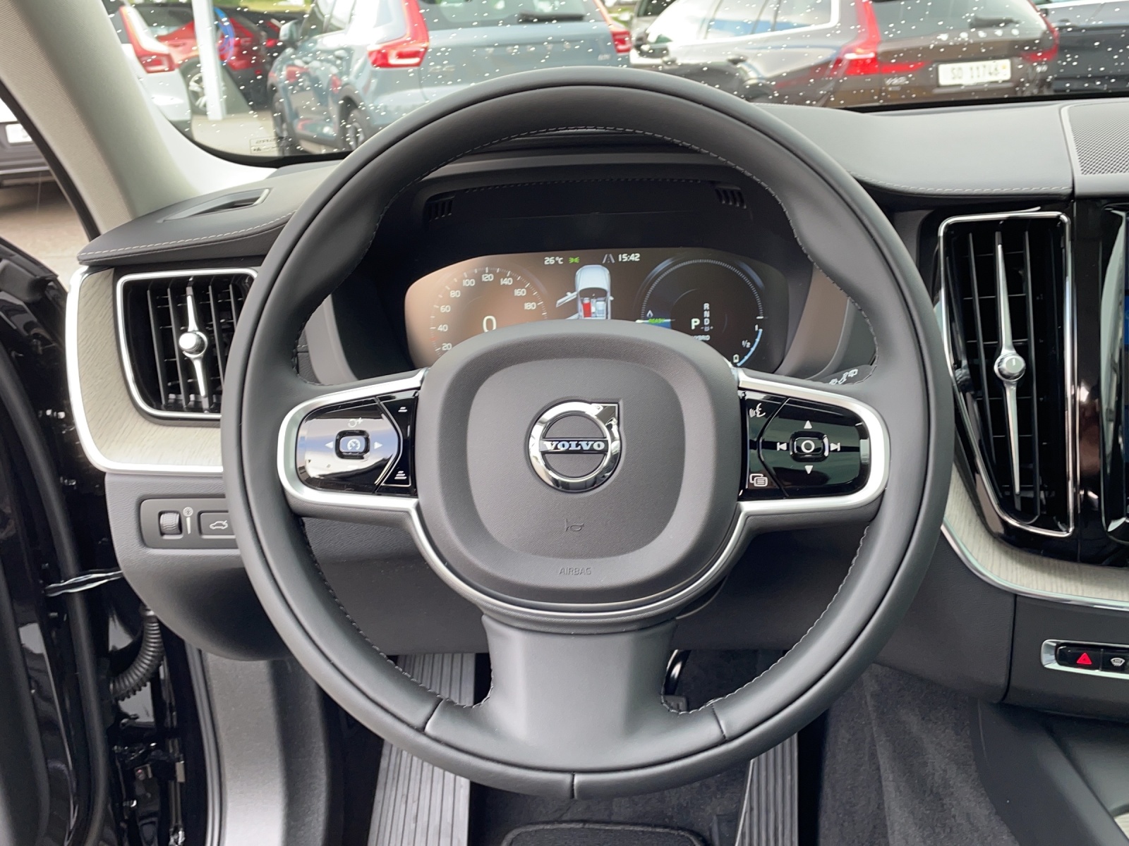 VOLVO XC60 2.0 T6 TE R-Design eAWD-image-12