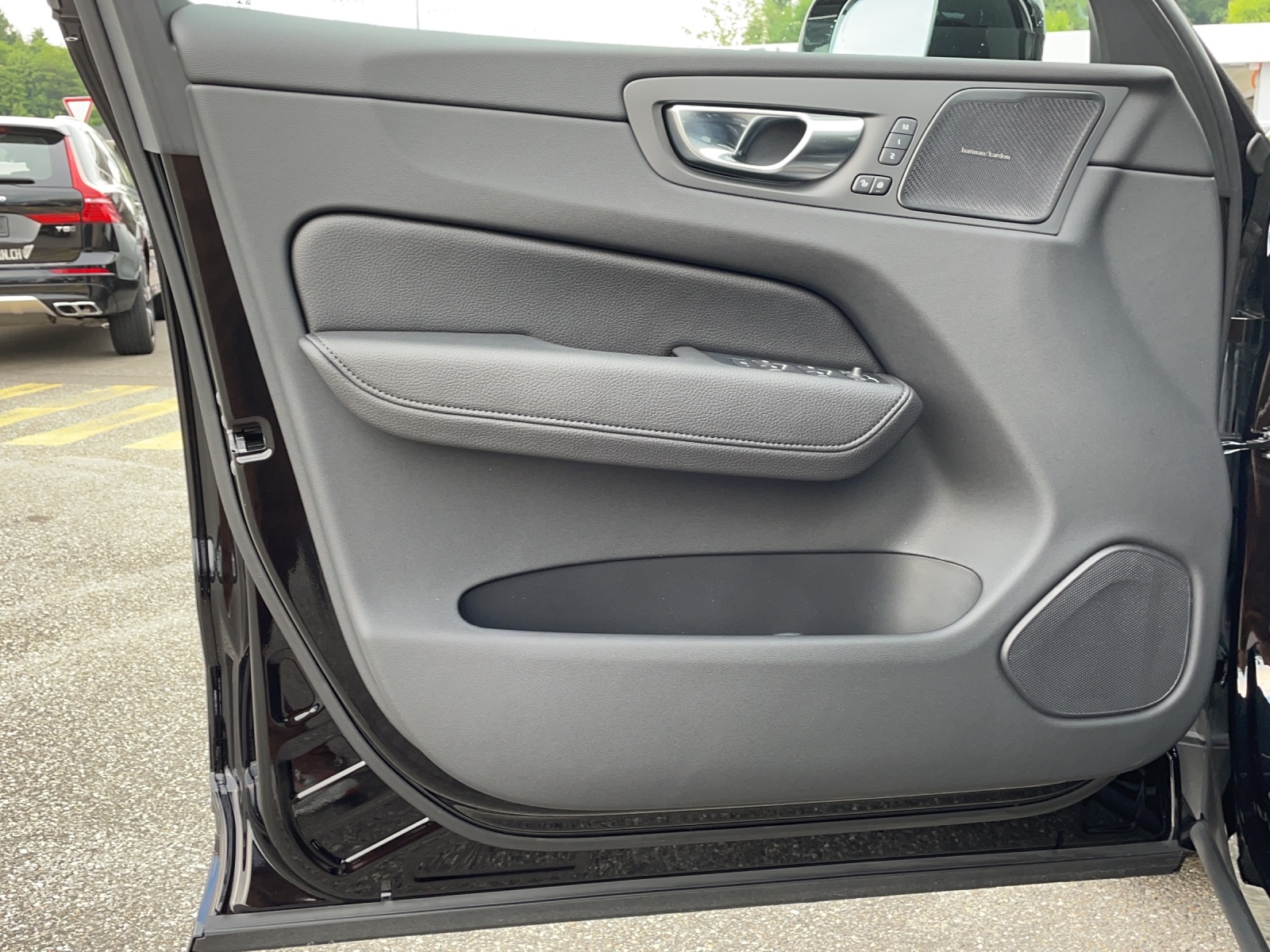 VOLVO XC60 2.0 T6 TE R-Design eAWD-image-17