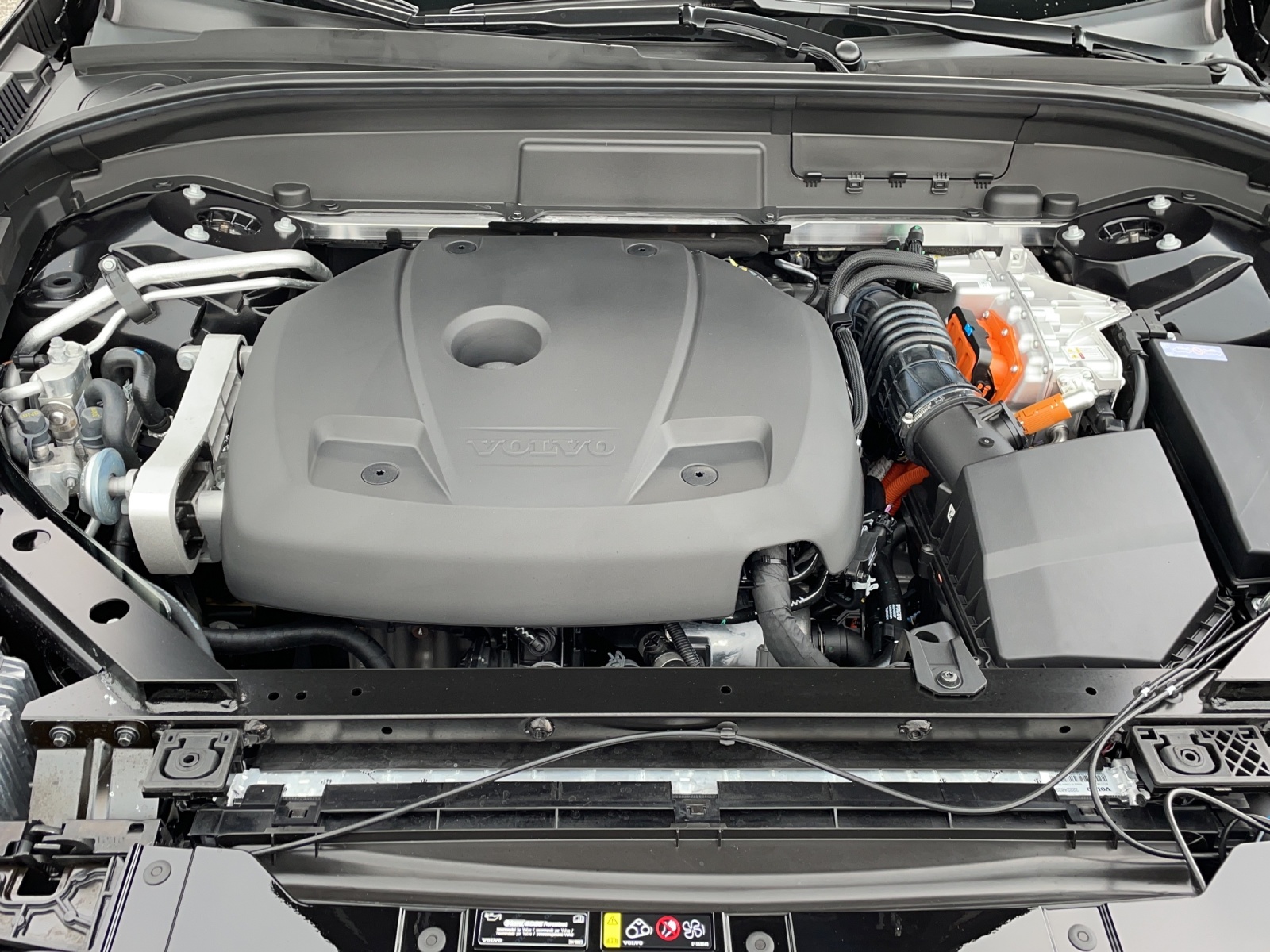 VOLVO XC60 2.0 T6 TE R-Design eAWD-image-18