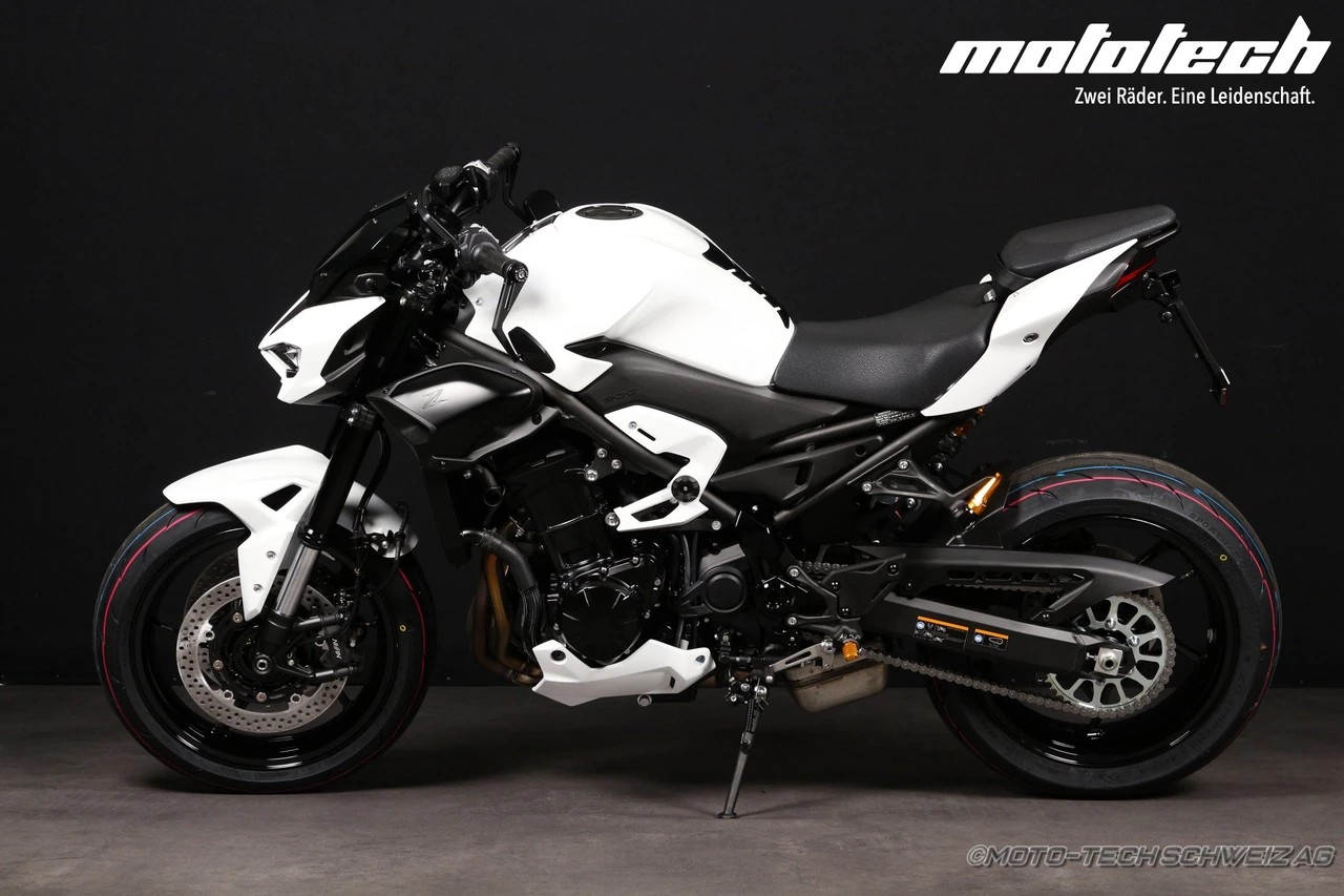 KAWASAKI Z 900 STAGE 1 (35/70kW) PEARL WHITE EDITION-showroom-element-3