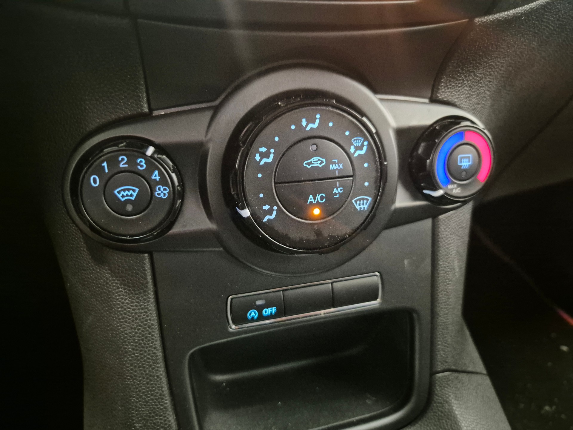 FORD Fiesta 1.0 SCTi Trend-image-12