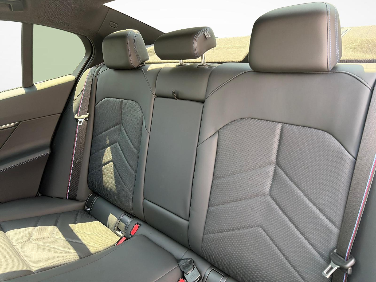 BMW 520d xDrive-image-12