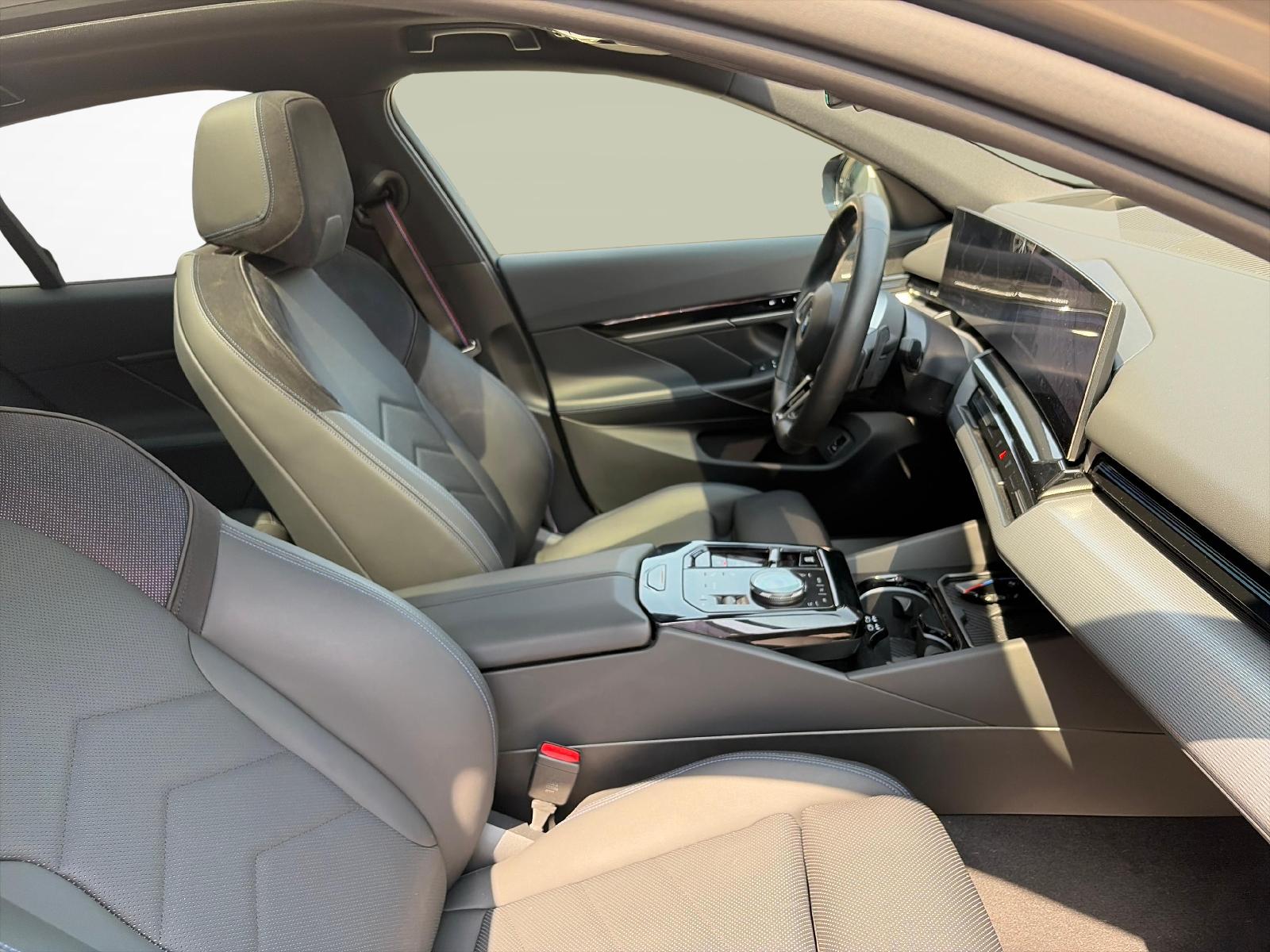 BMW 520d xDrive-image-11