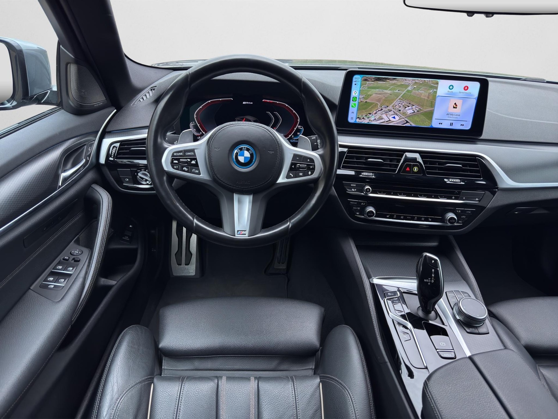 BMW 530e xDrive M-Sport Steptronic-image-3
