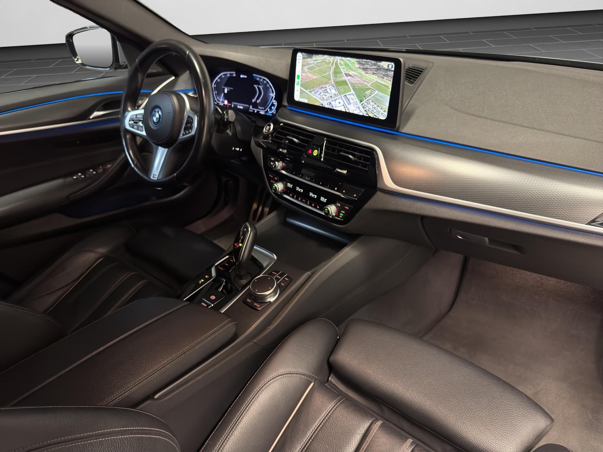 BMW 530e xDrive M-Sport Steptronic-image-10
