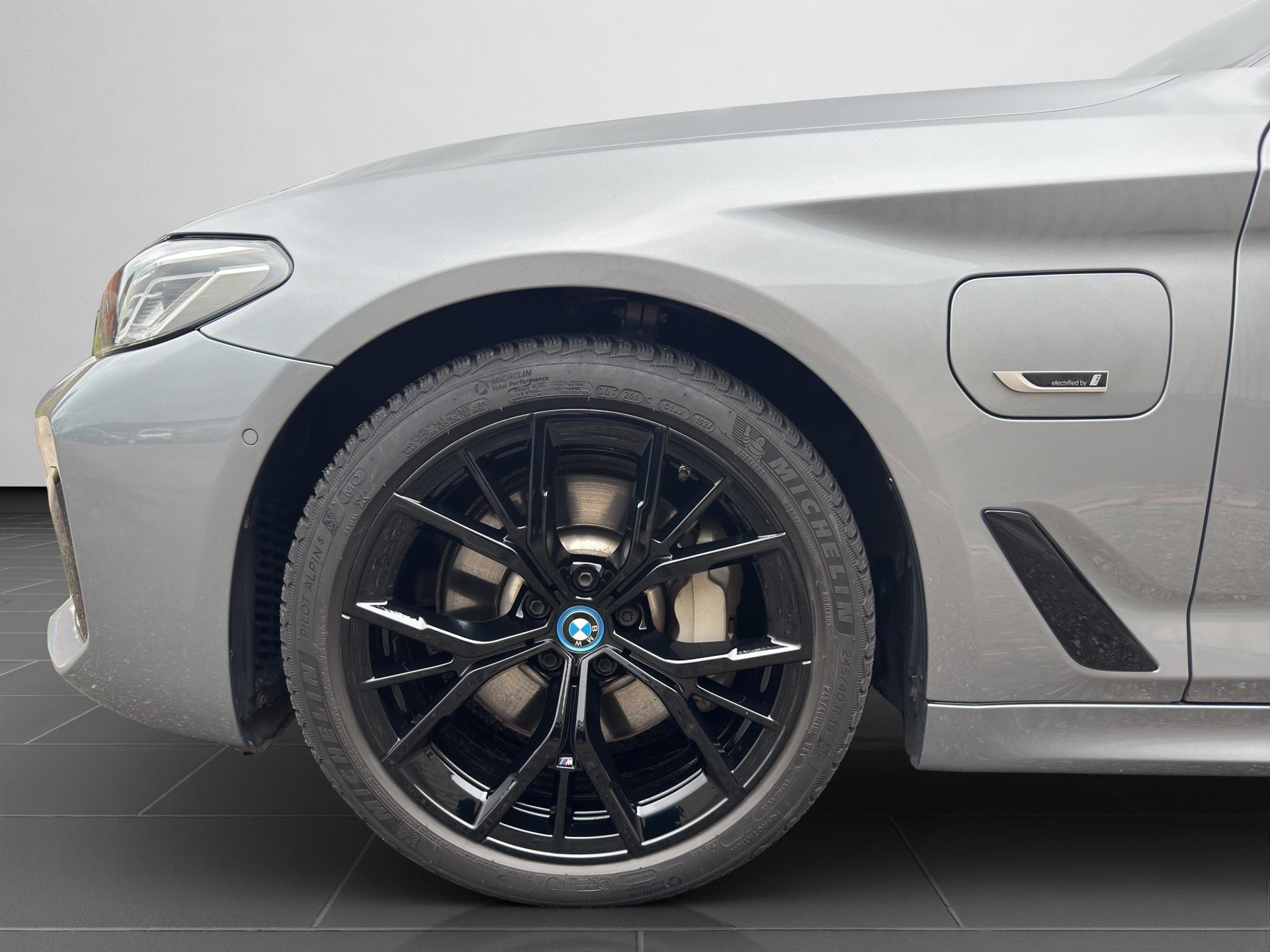 BMW 530e xDrive M-Sport Steptronic-image-20