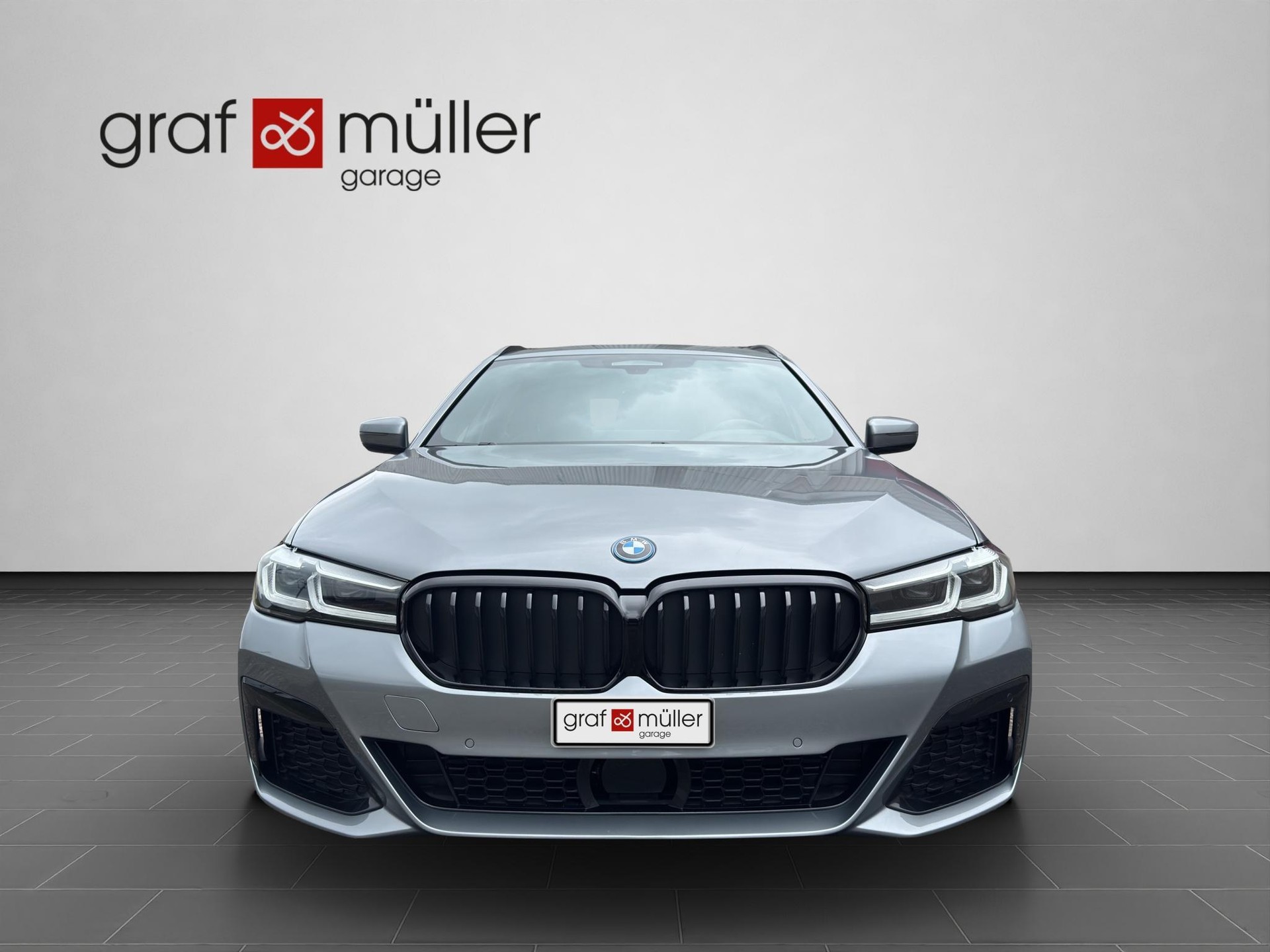 BMW 530e xDrive M-Sport Steptronic-image-2