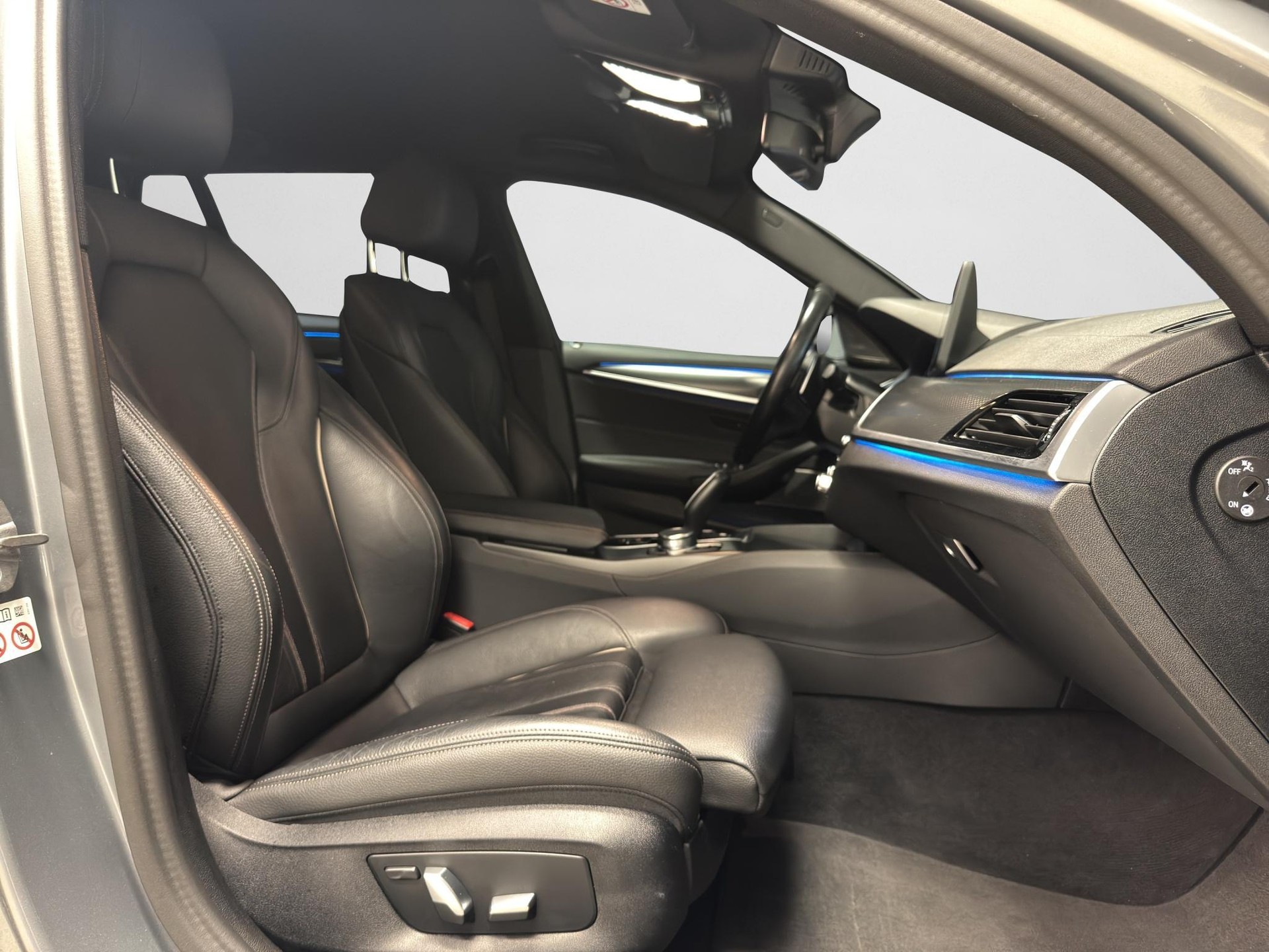 BMW 530e xDrive M-Sport Steptronic-image-11