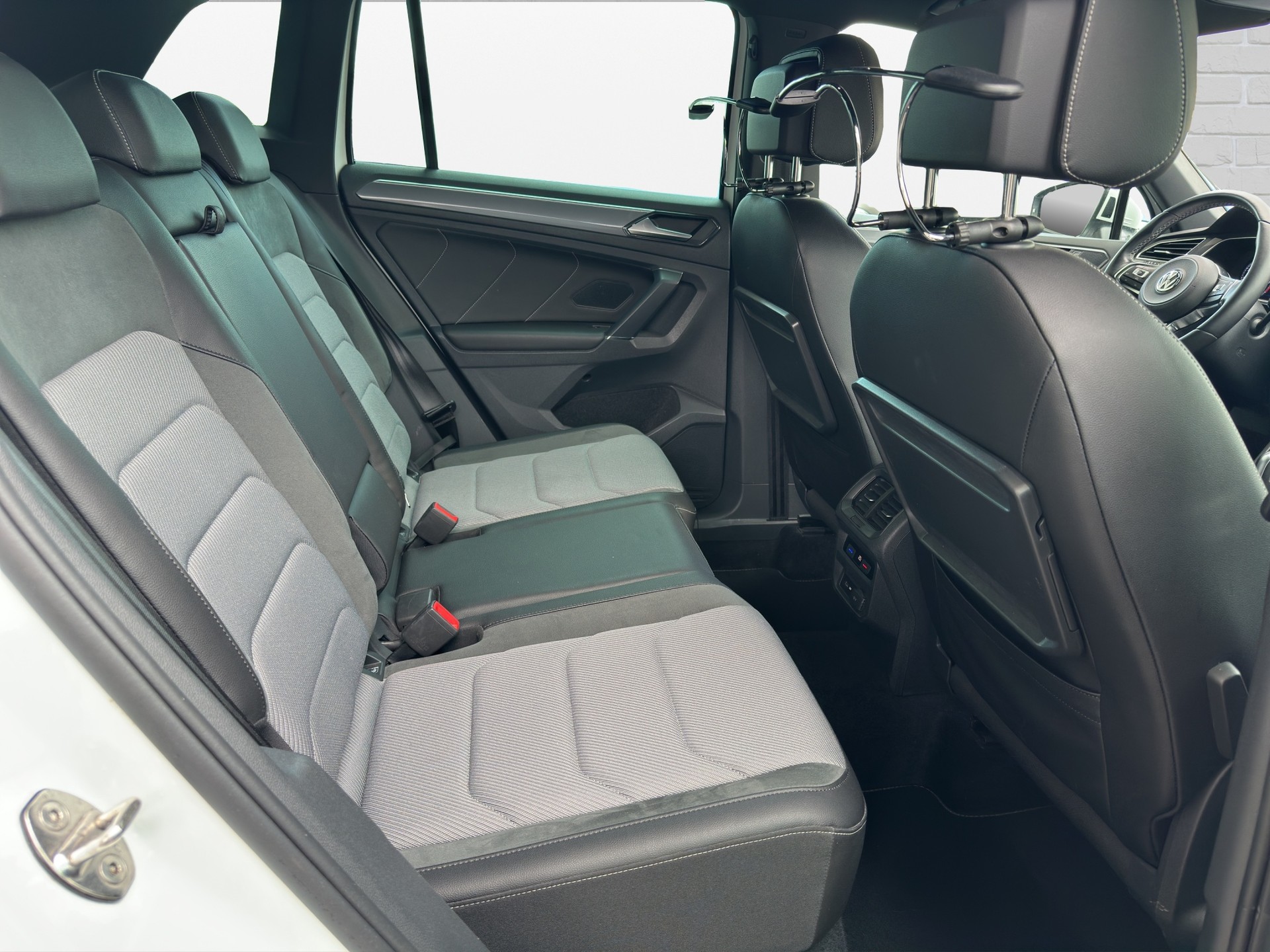 VW Tiguan 2.0TSI Highline R-LINE 4Motion DSG-image-11