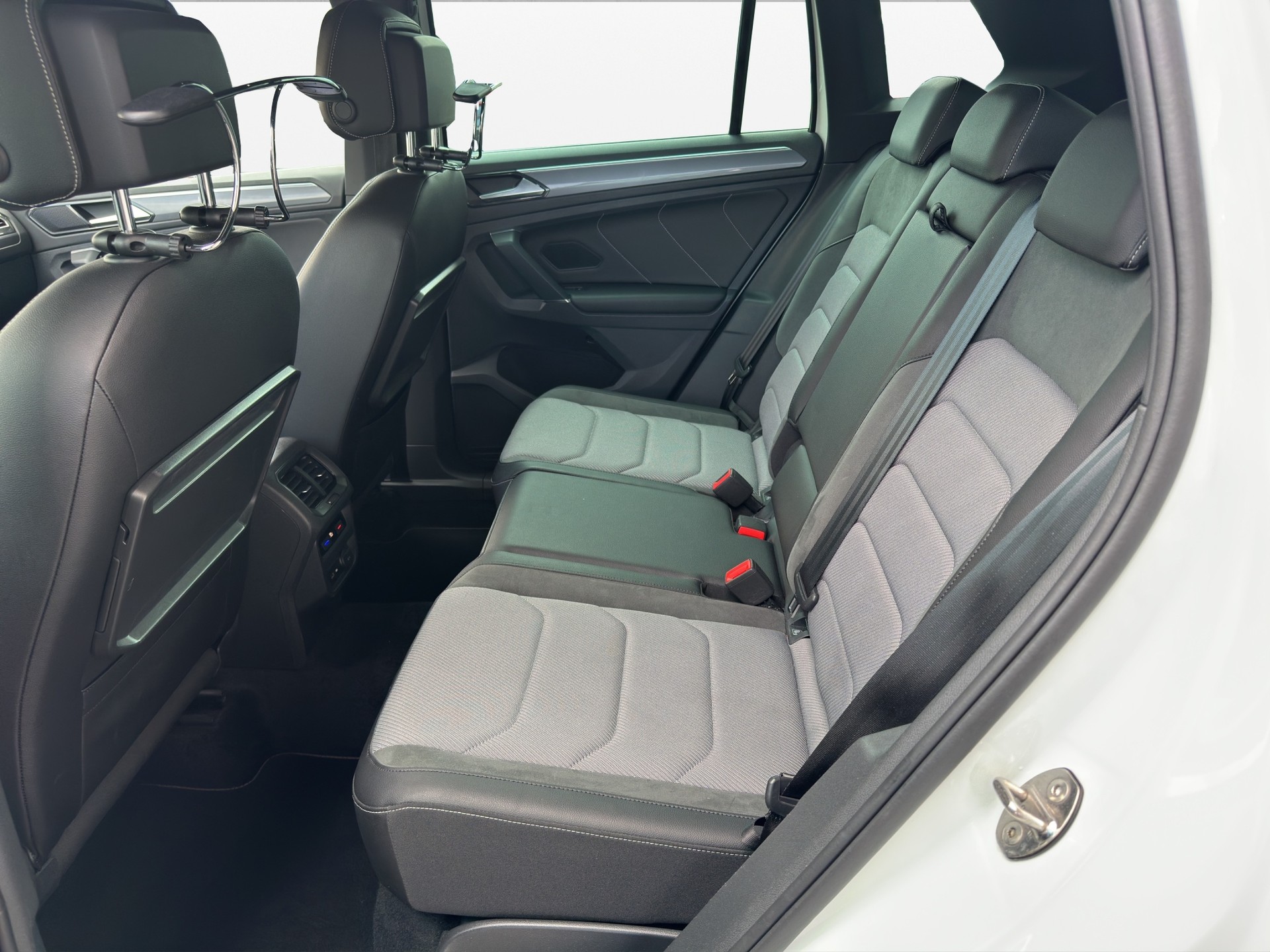 VW Tiguan 2.0TSI Highline R-LINE 4Motion DSG-image-12