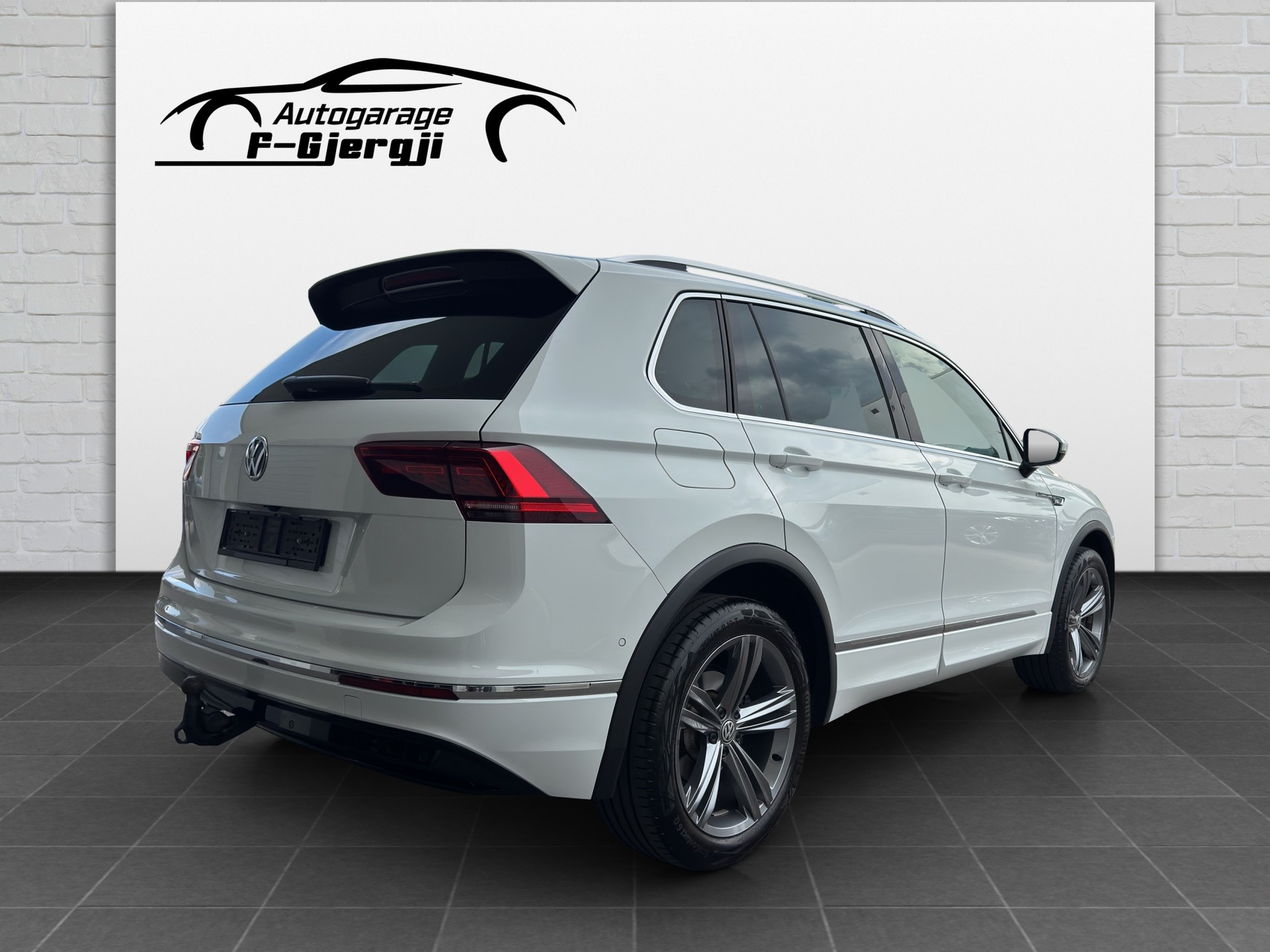 VW Tiguan 2.0TSI Highline R-LINE 4Motion DSG-image-5