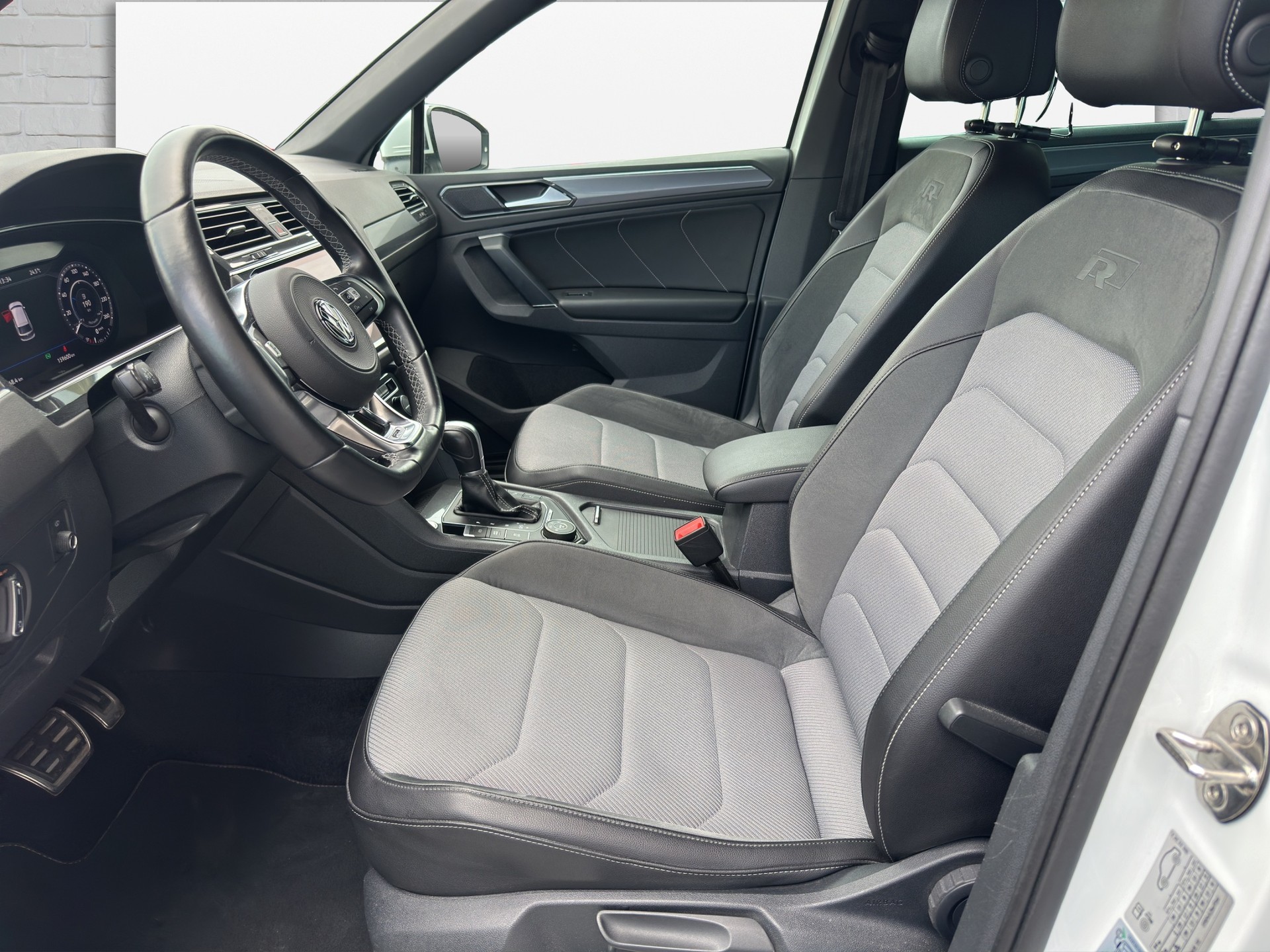 VW Tiguan 2.0TSI Highline R-LINE 4Motion DSG-image-9
