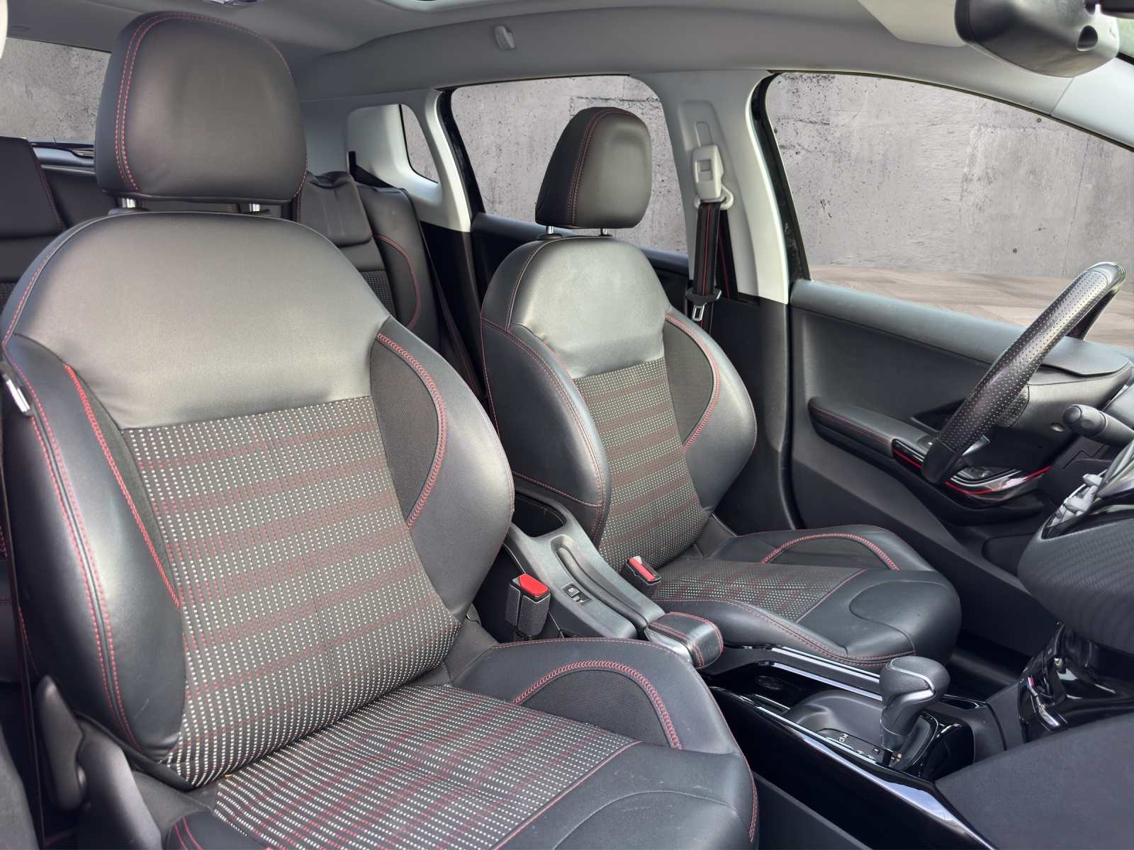 PEUGEOT 2008 1.2 PureTech GT Line EAT6-image-13