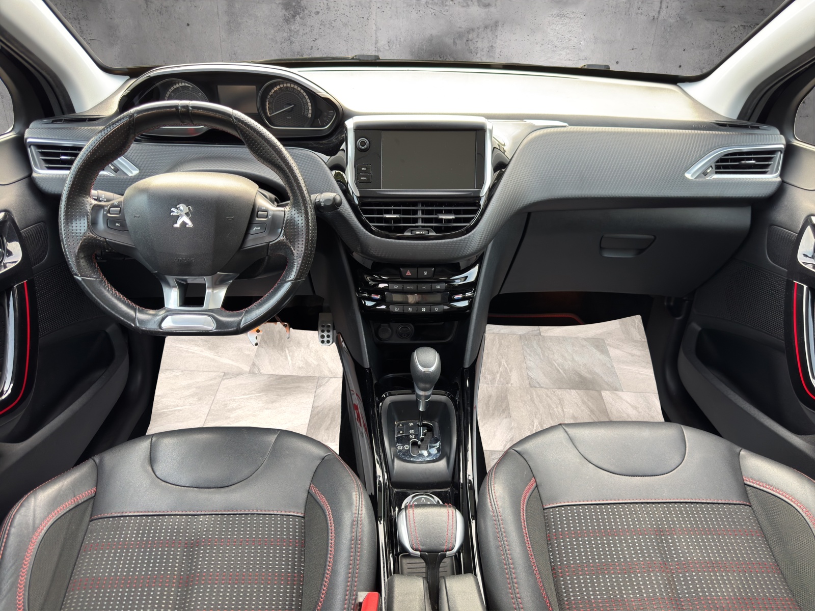 PEUGEOT 2008 1.2 PureTech GT Line EAT6-image-9