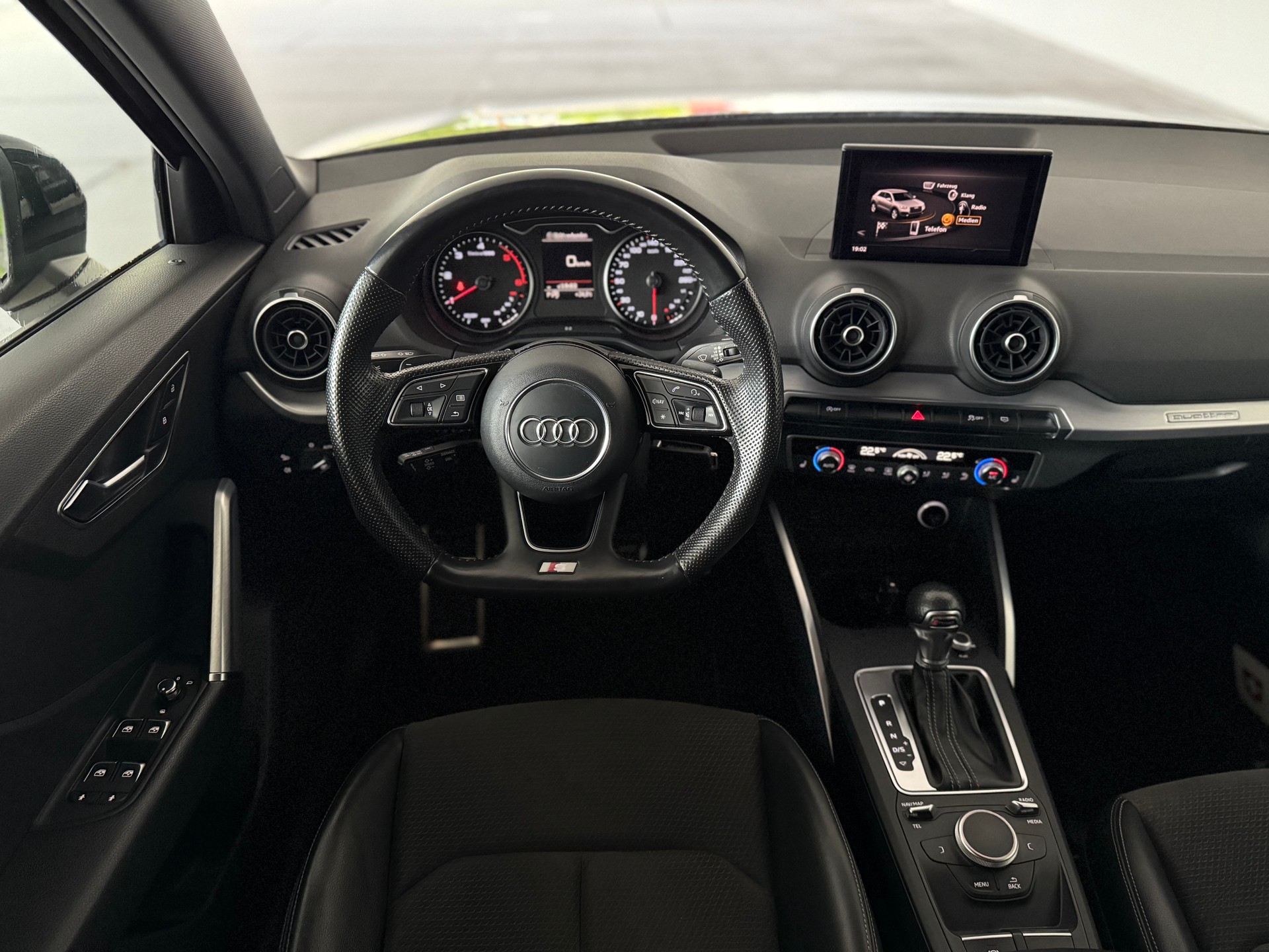AUDI Q2 2.0 TDI quattro S-tronic S-Line-image-10