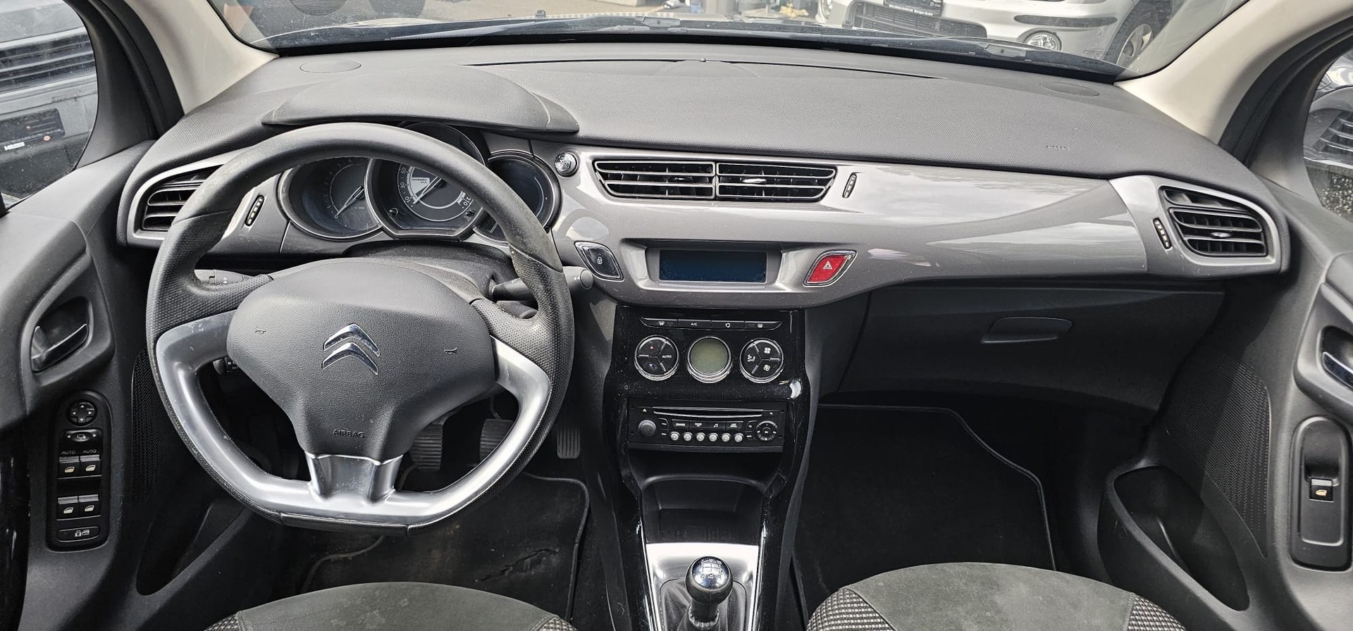 CITROEN C3 1.2i Exclusive-image-8