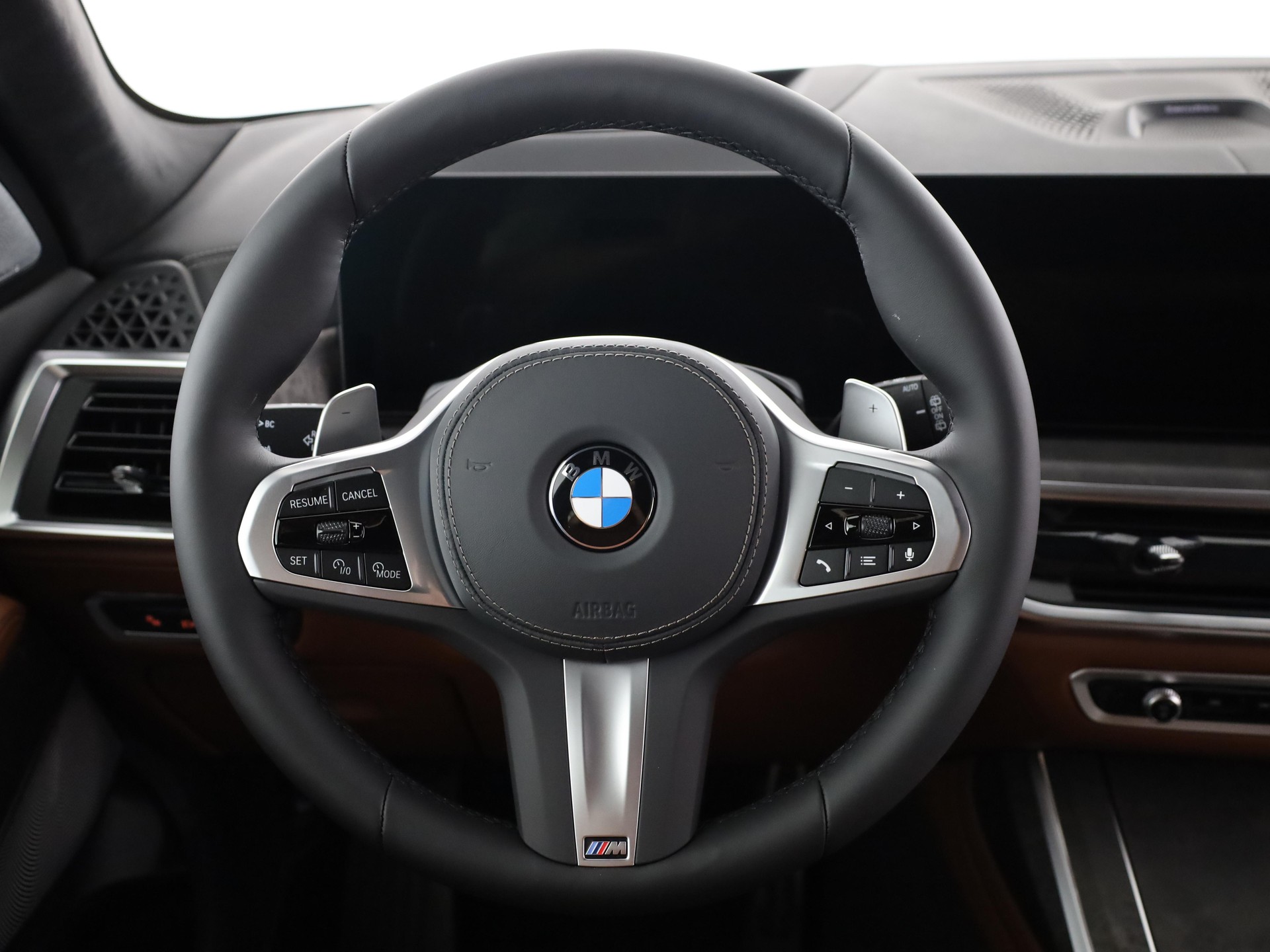 BMW X7 40i xDrive-image-18