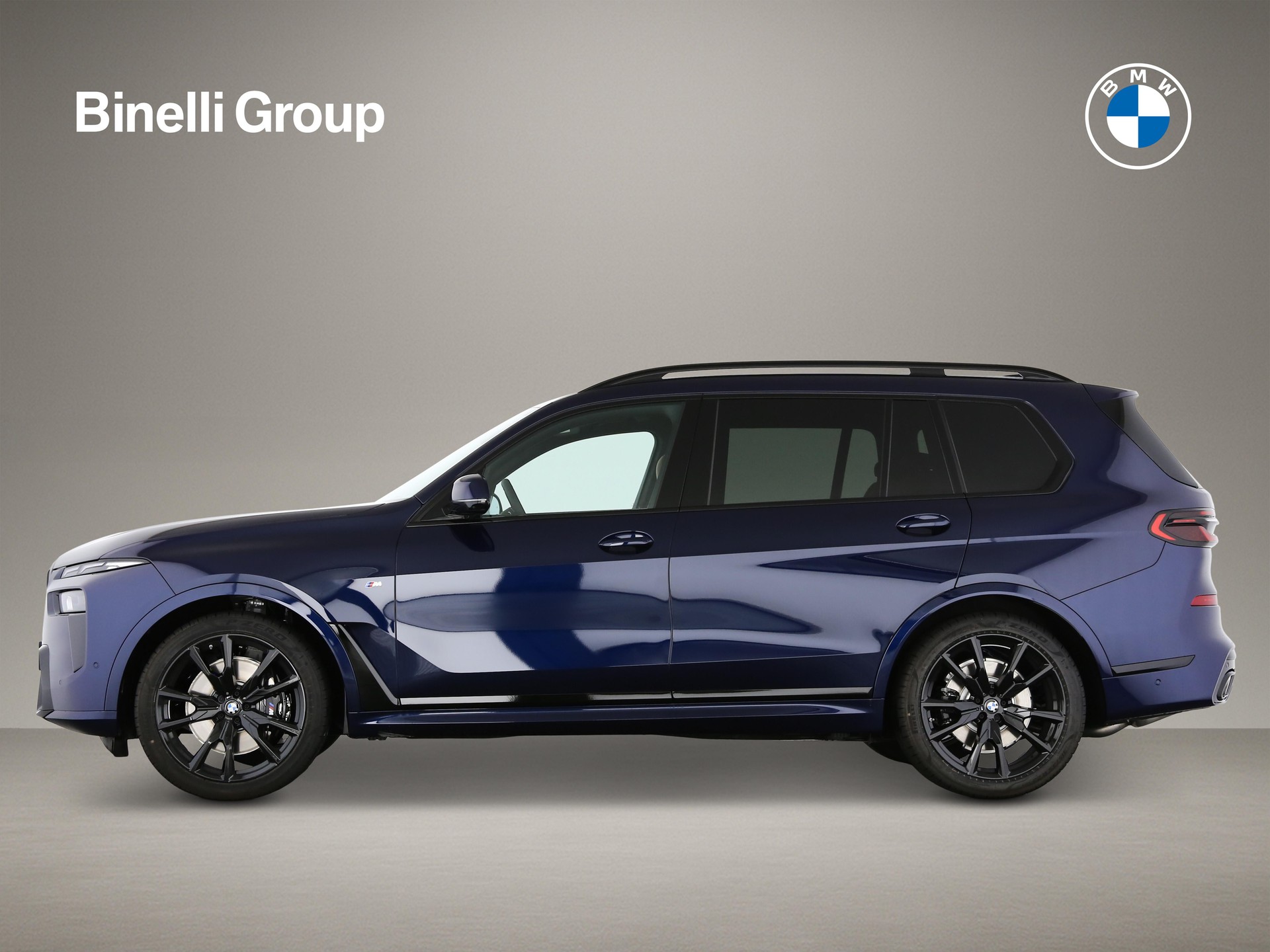BMW X7 40i xDrive-showroom-element-2