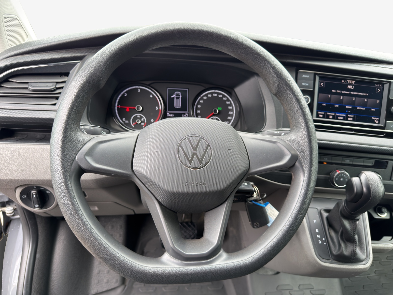 VW T6.1 2.0 TDI DSG-image-9
