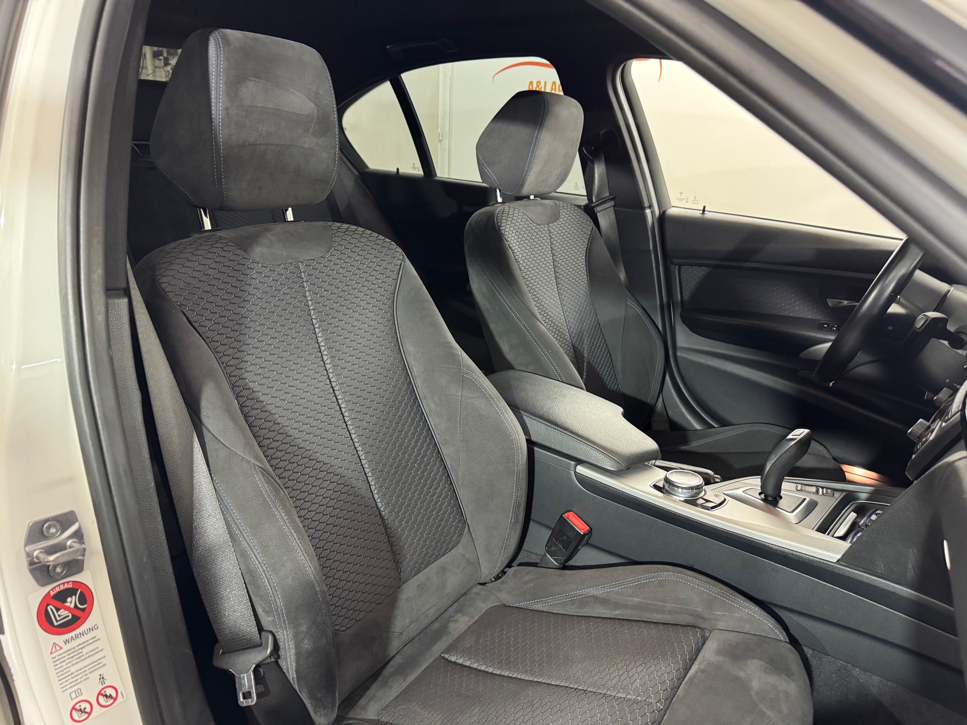 BMW 318d Steptronic M-Paket-image-9