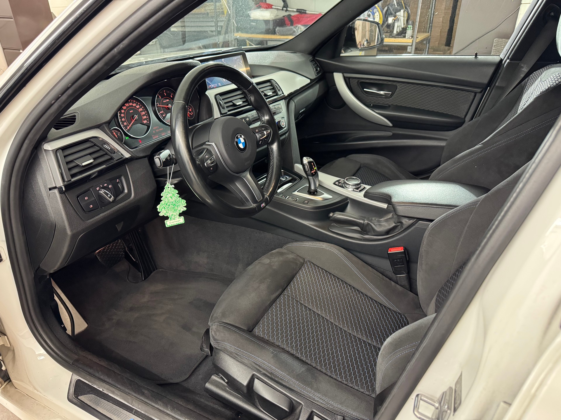 BMW 318d Steptronic M-Paket-image-8
