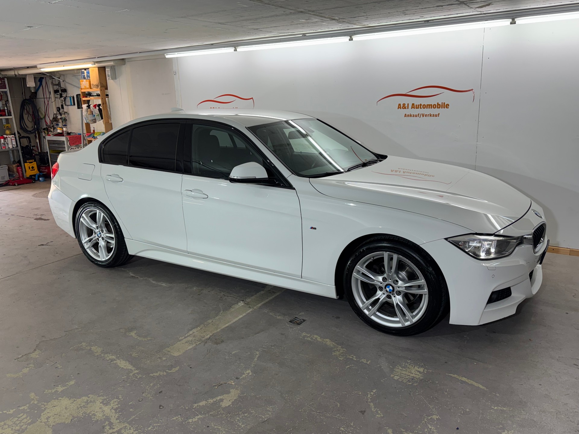BMW 318d Steptronic M-Paket-image-1