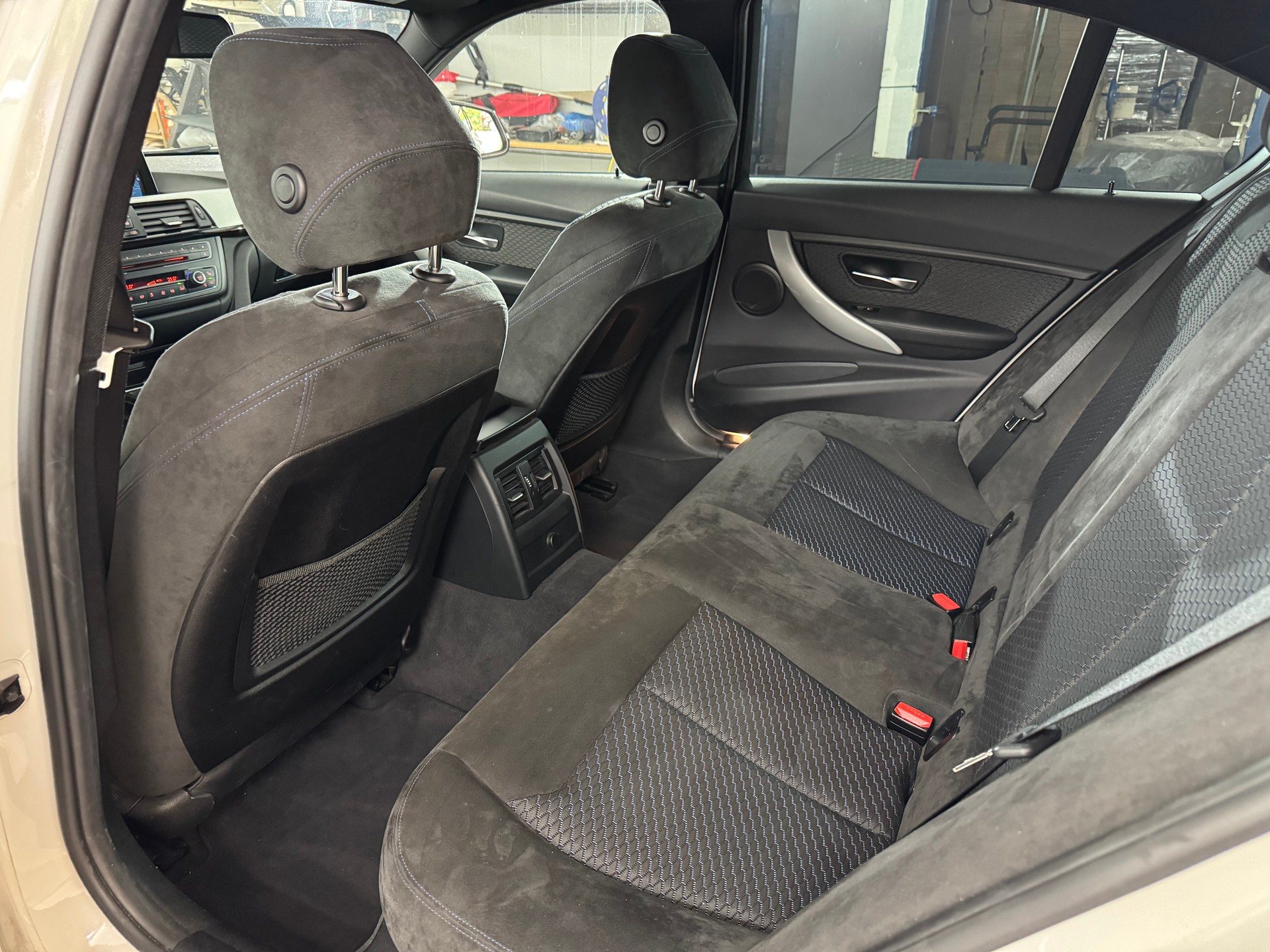 BMW 318d Steptronic M-Paket-image-10
