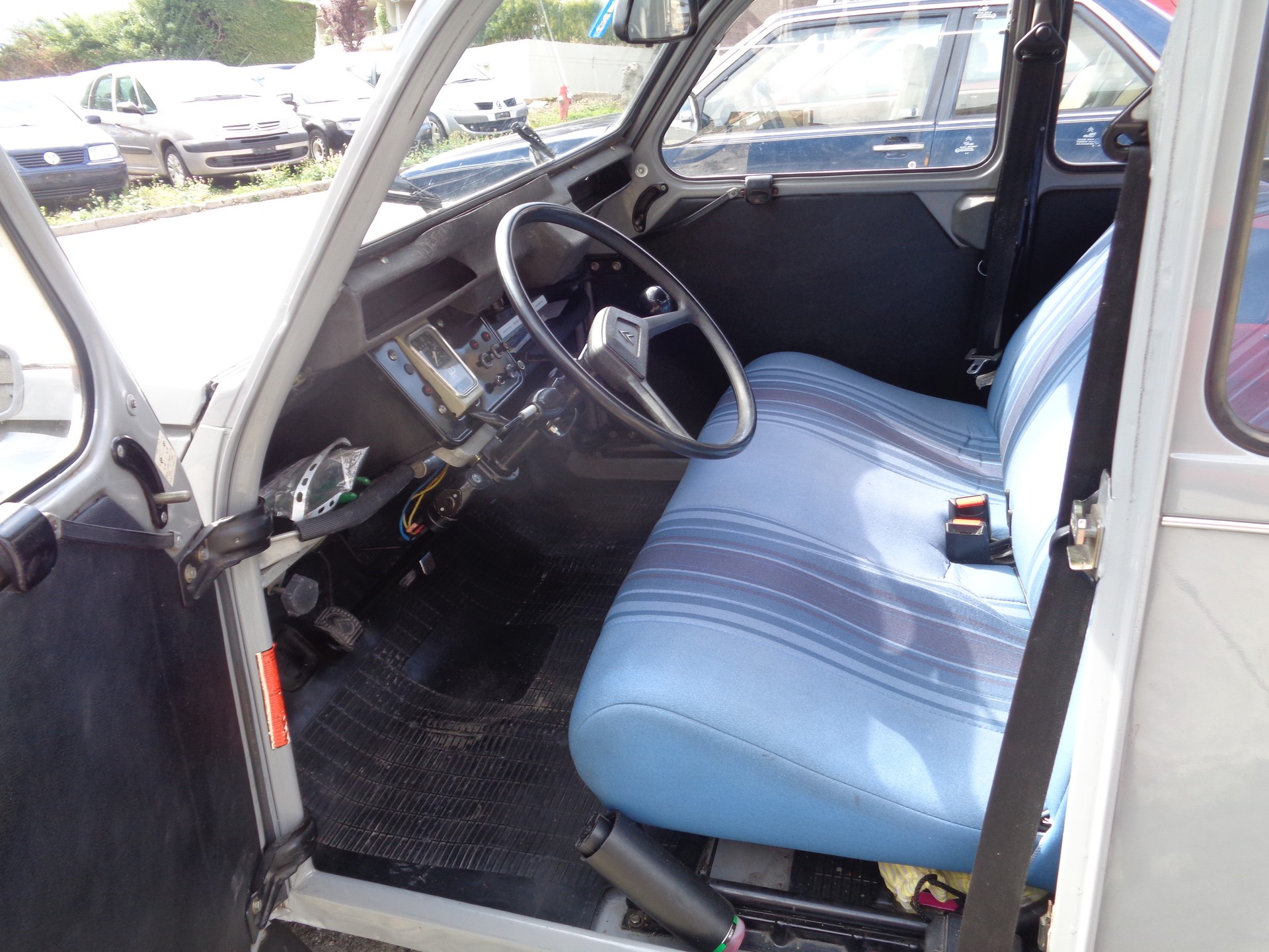 CITROEN 2CV6 Spécial (Club)-image-8