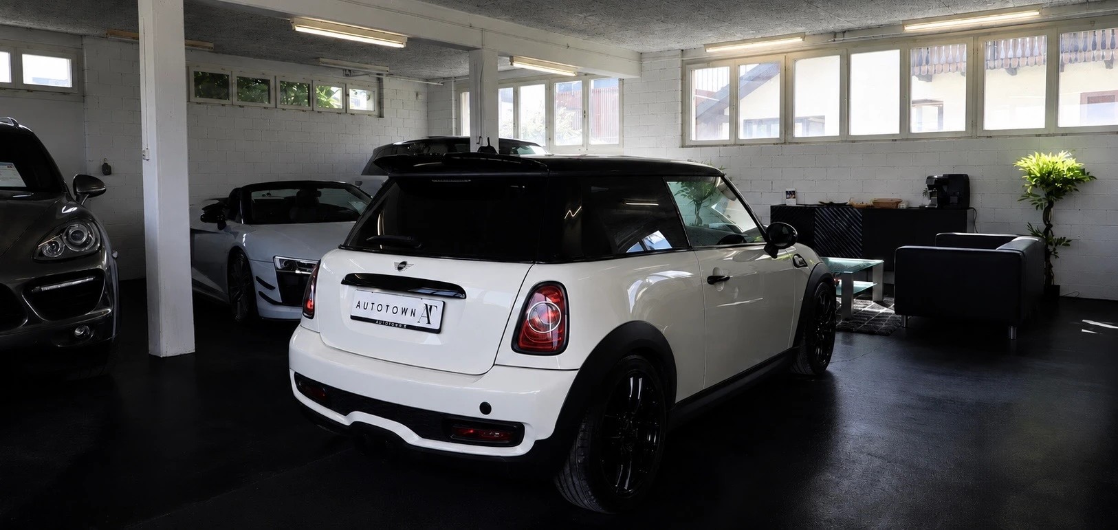 MINI Cooper John Cooper Works-image-1