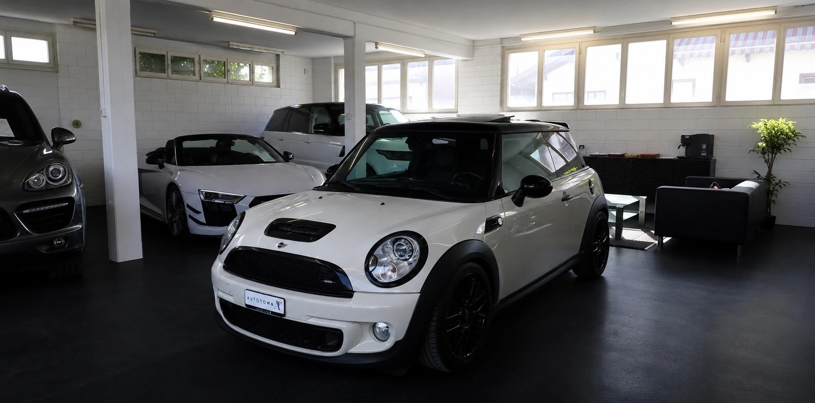 MINI Cooper John Cooper Works-image-0