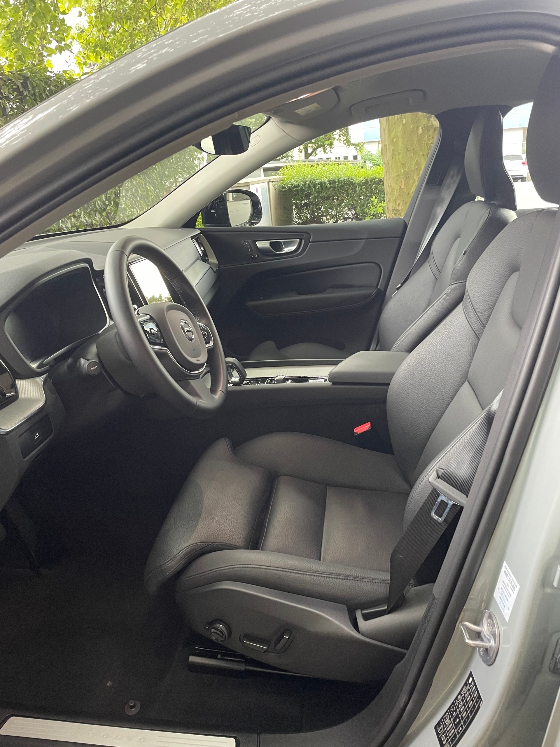 VOLVO 2.0 B4 MH Plus Dark AWD-image-5