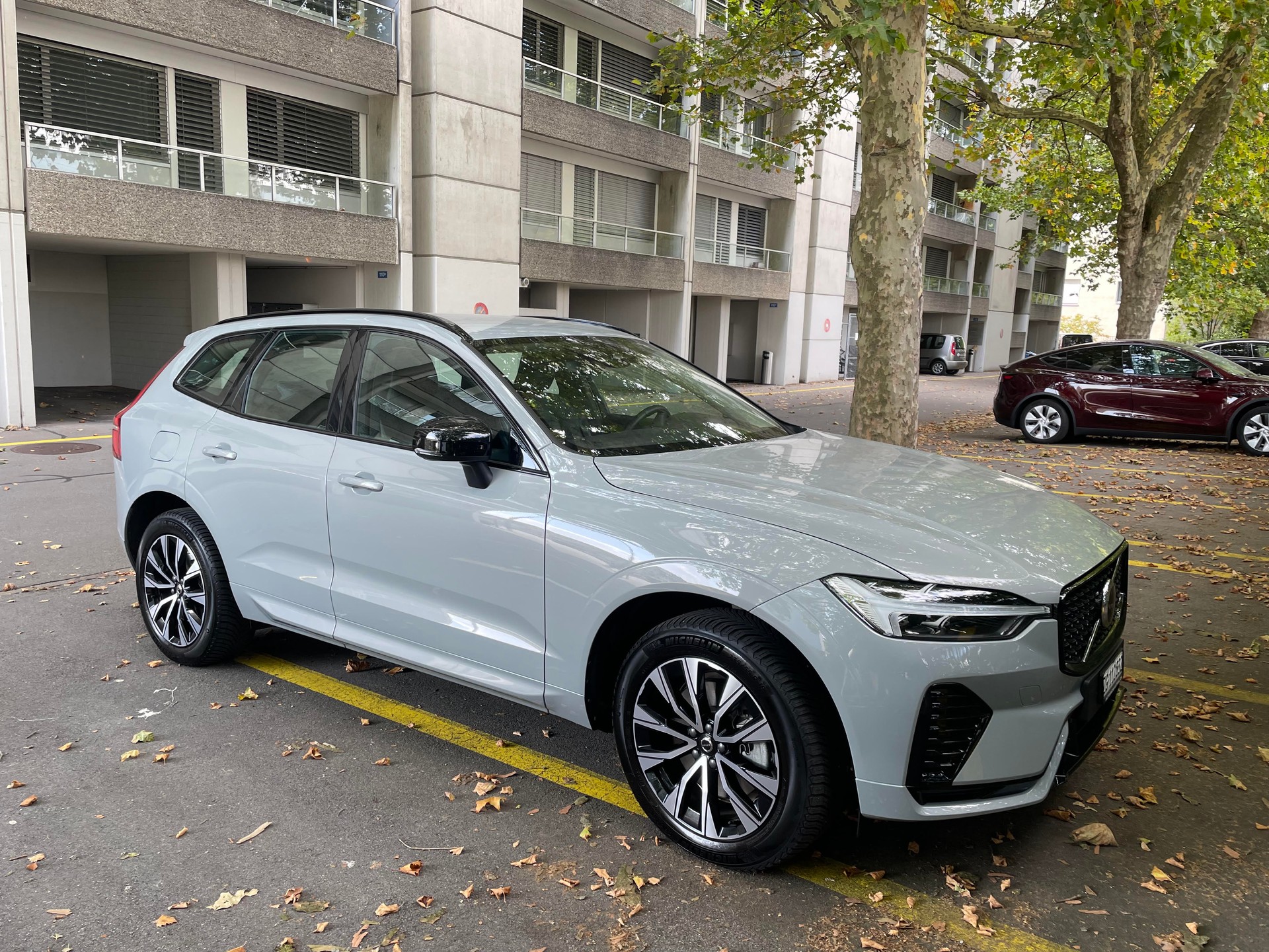VOLVO 2.0 B4 MH Plus Dark AWD-image-2