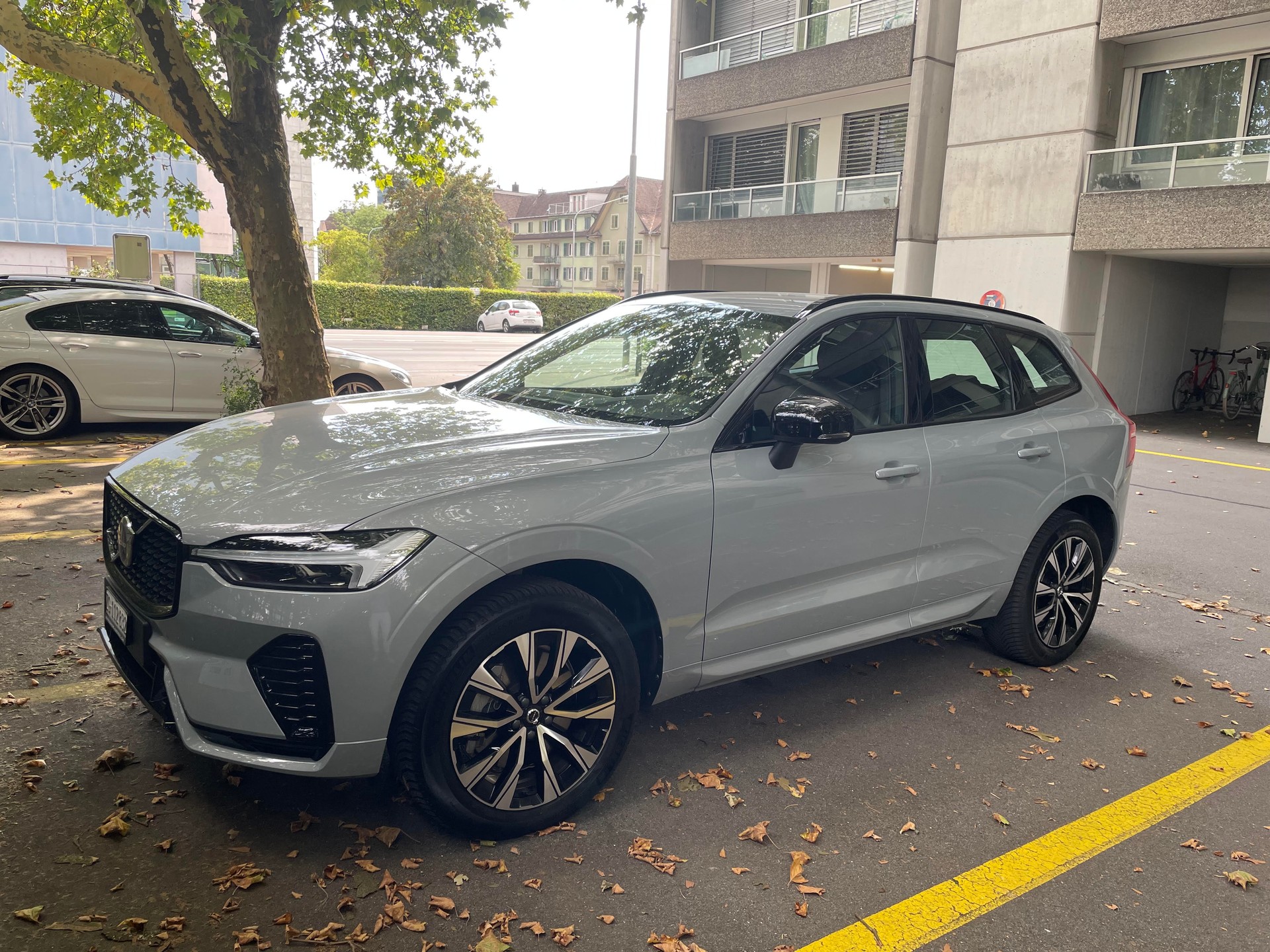 VOLVO 2.0 B4 MH Plus Dark AWD-image-3