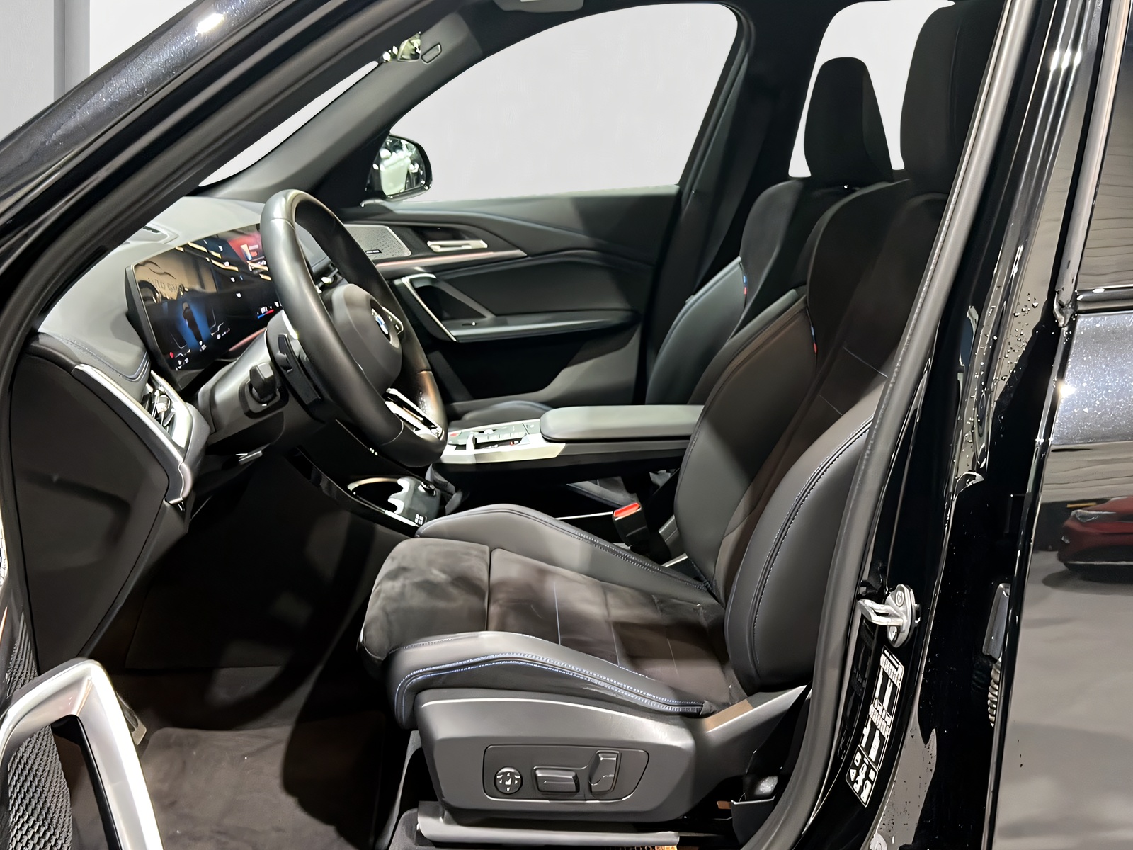 BMW X1 xDrive 23d 48V M Sport**Panodach,AHK,M-Paket,4 Jahre Herstellergarantie**-image-8