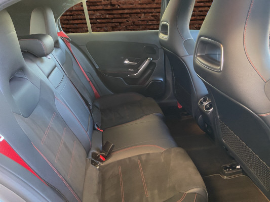 MERCEDES-BENZ A 35 AMG 4Matic-image-12
