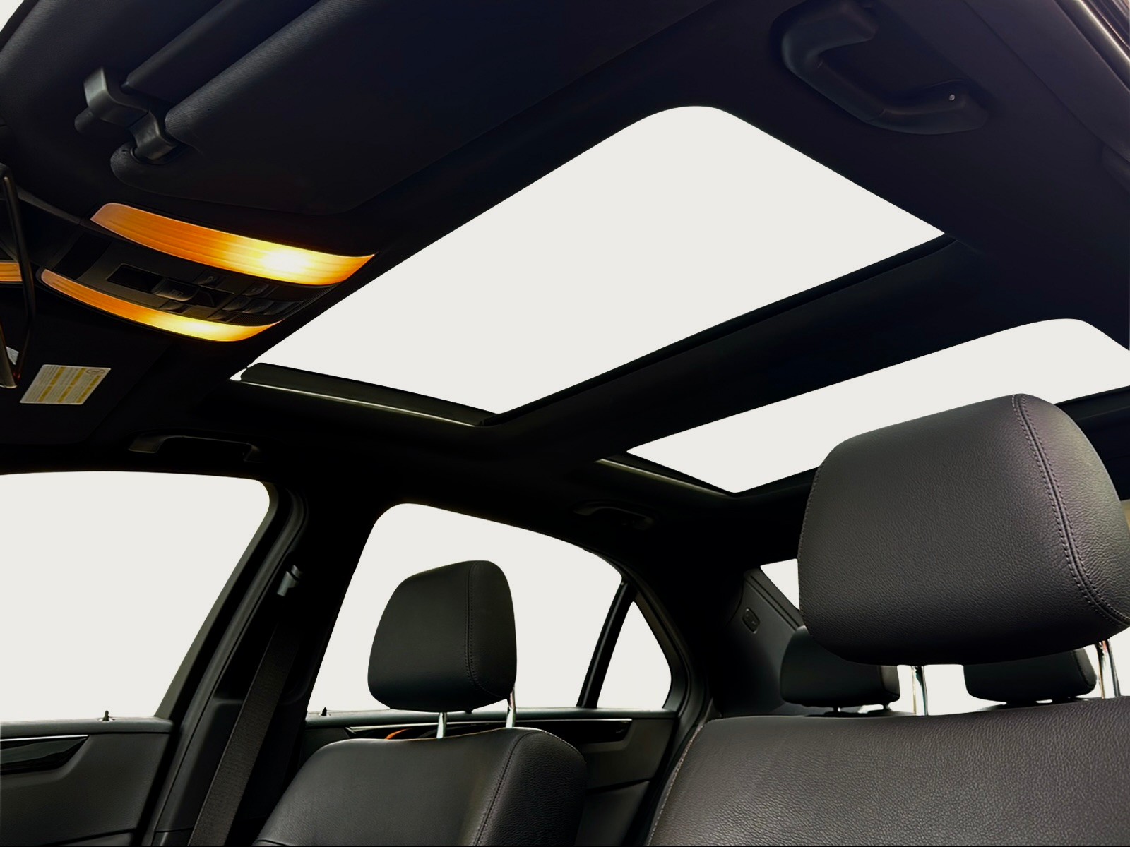 MERCEDES-BENZ E 500 CGI BlueEff. Avantgarde 4Matic 7G-Tronic-image-17