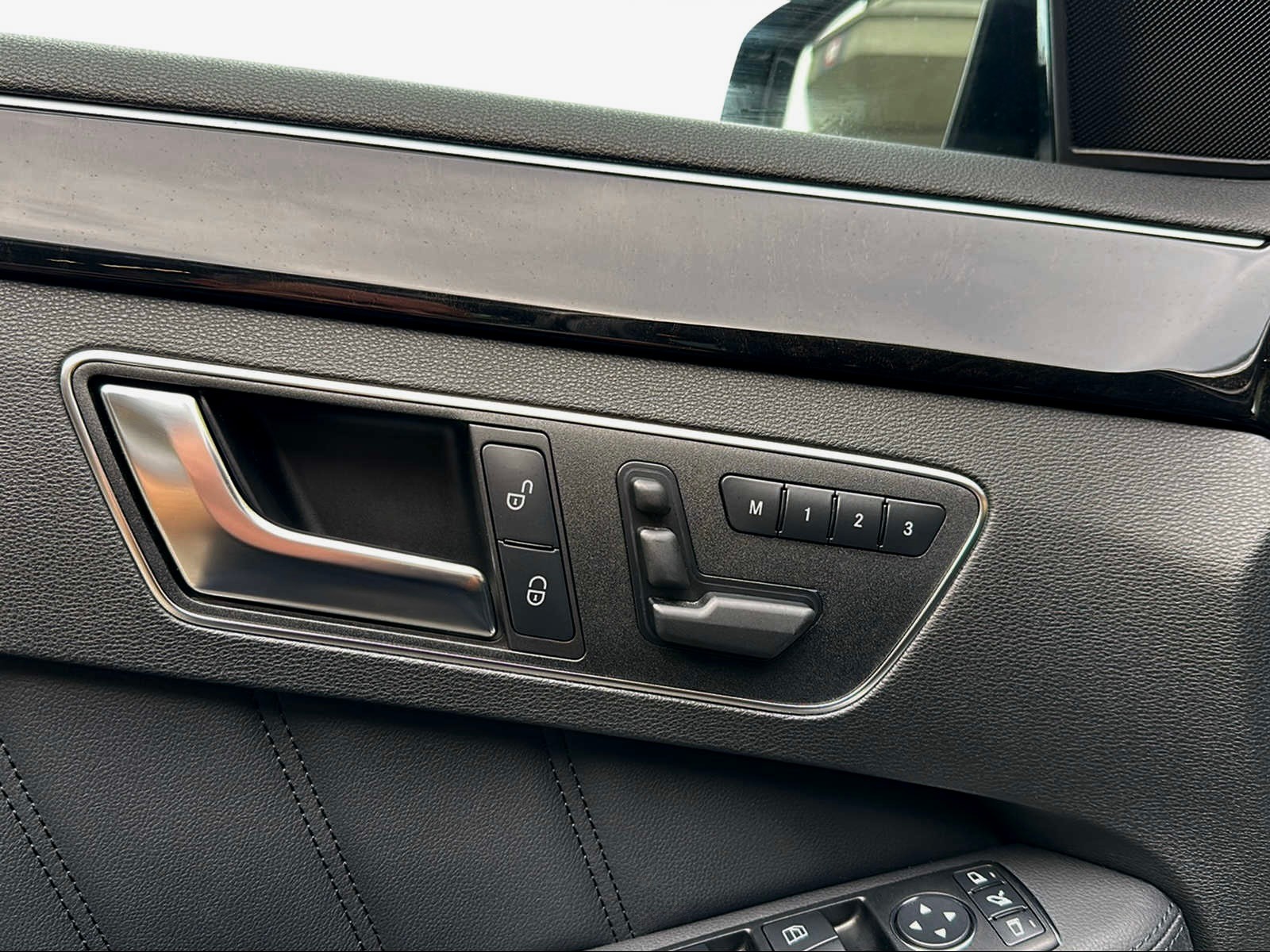 MERCEDES-BENZ E 500 CGI BlueEff. Avantgarde 4Matic 7G-Tronic-image-14
