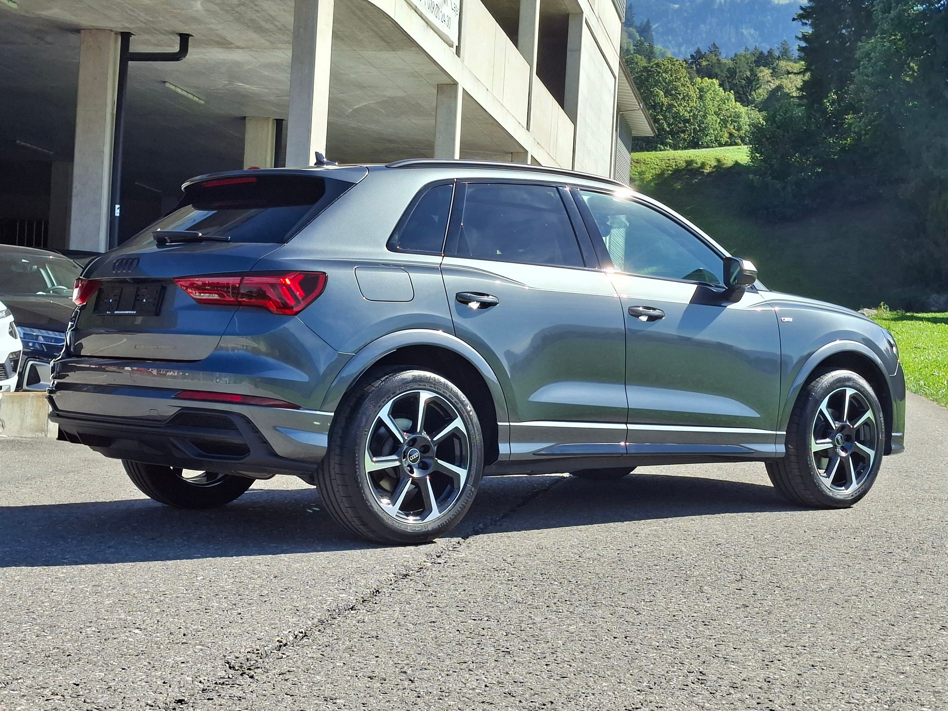 AUDI Q3 35 TFSI S line Attraction S-tronic *inkl. CH-Audi Garantie 4 Jahre*-image-4