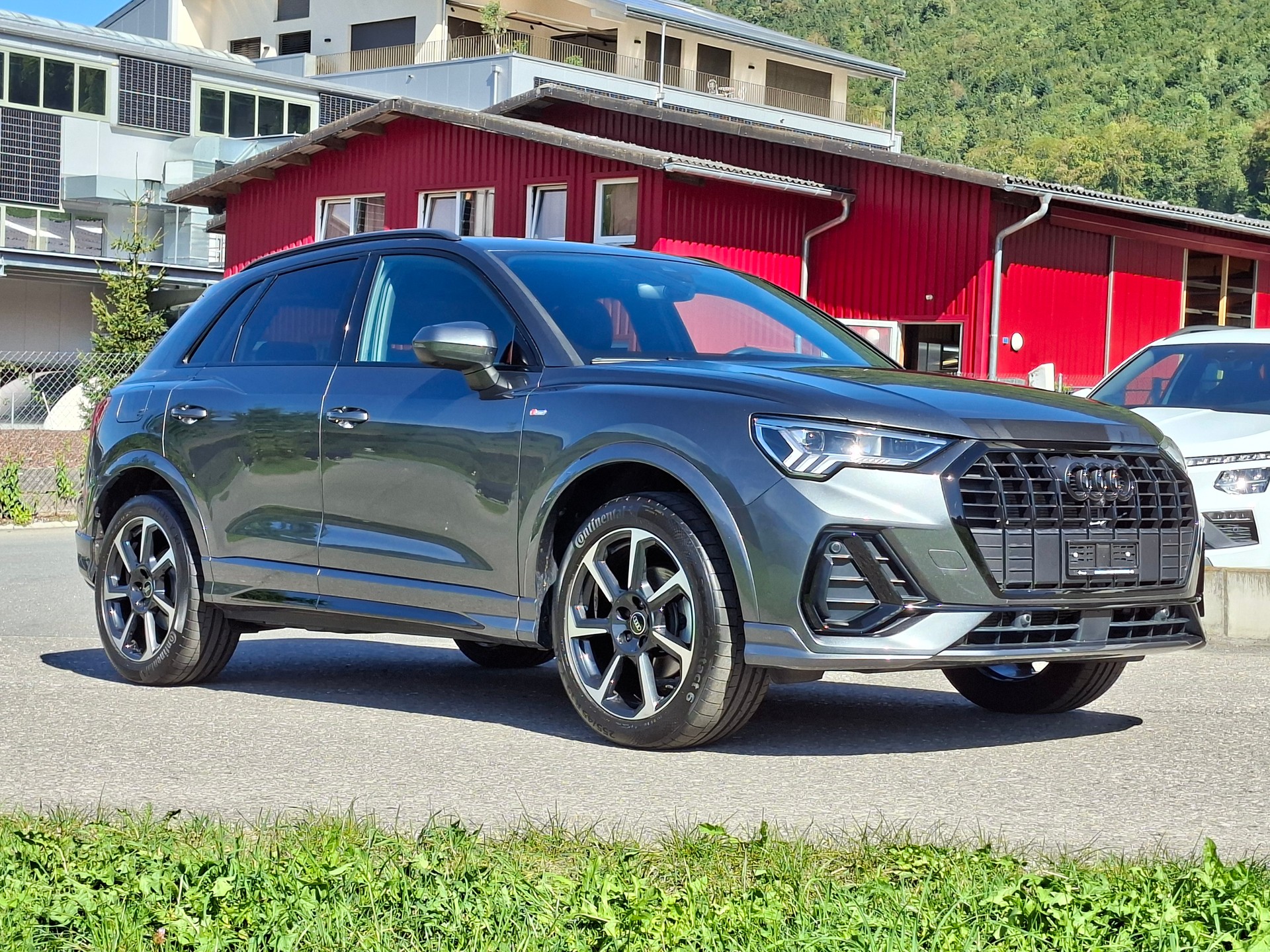 AUDI Q3 35 TFSI S line Attraction S-tronic *inkl. CH-Audi Garantie 4 Jahre*-image-3