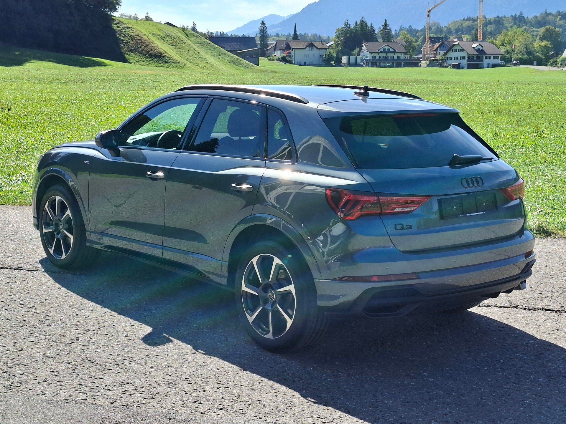 AUDI Q3 35 TFSI S line Attraction S-tronic *inkl. CH-Audi Garantie 4 Jahre*-image-2