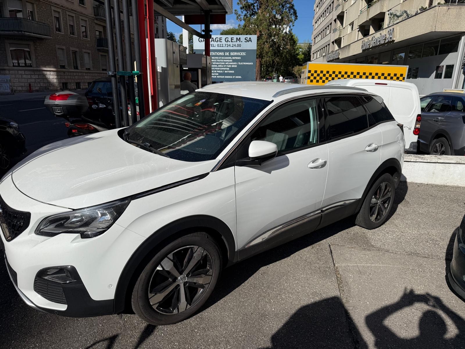 PEUGEOT 3008 1.2 PureTech Business Line EAT
