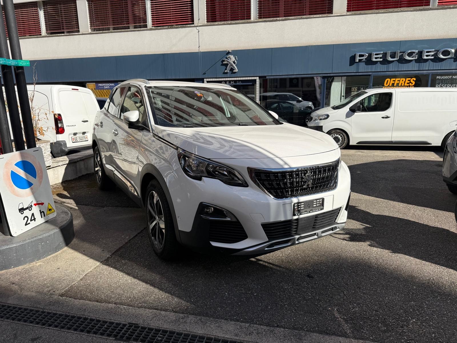 PEUGEOT 3008 1.2 PureTech Business Line EAT-image-1