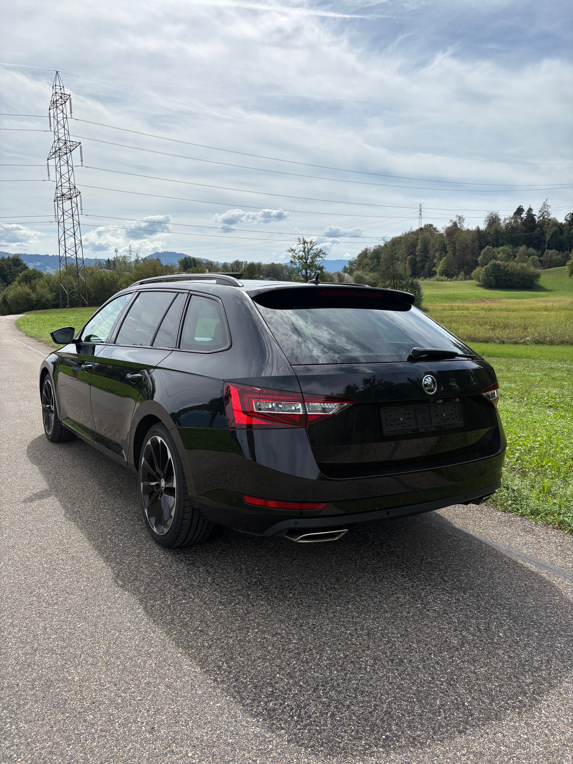 SKODA Sportline+ DSG 4x4 8- Fach Kompletträder-image-0