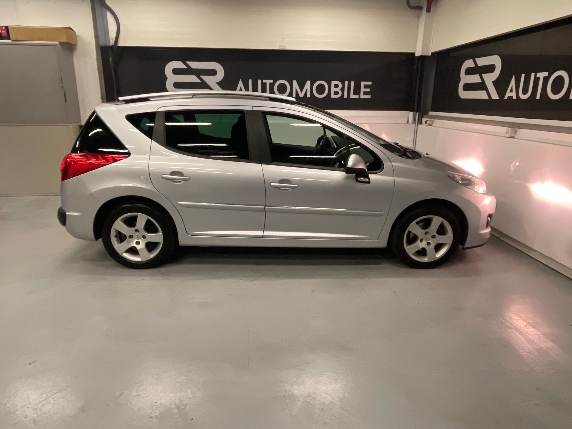 PEUGEOT 207 SW 1.6 16V Active-image-4