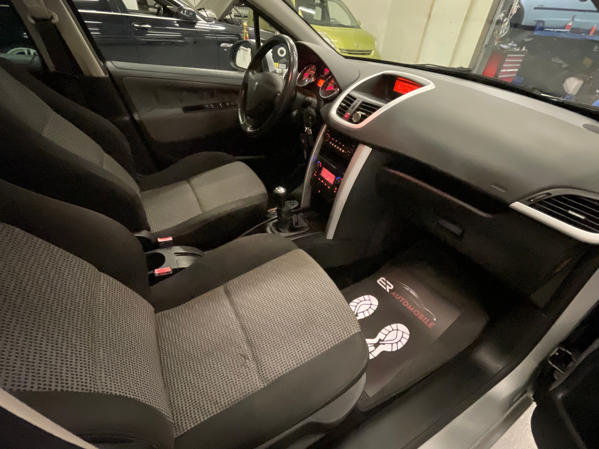 PEUGEOT 207 SW 1.6 16V Active-image-10