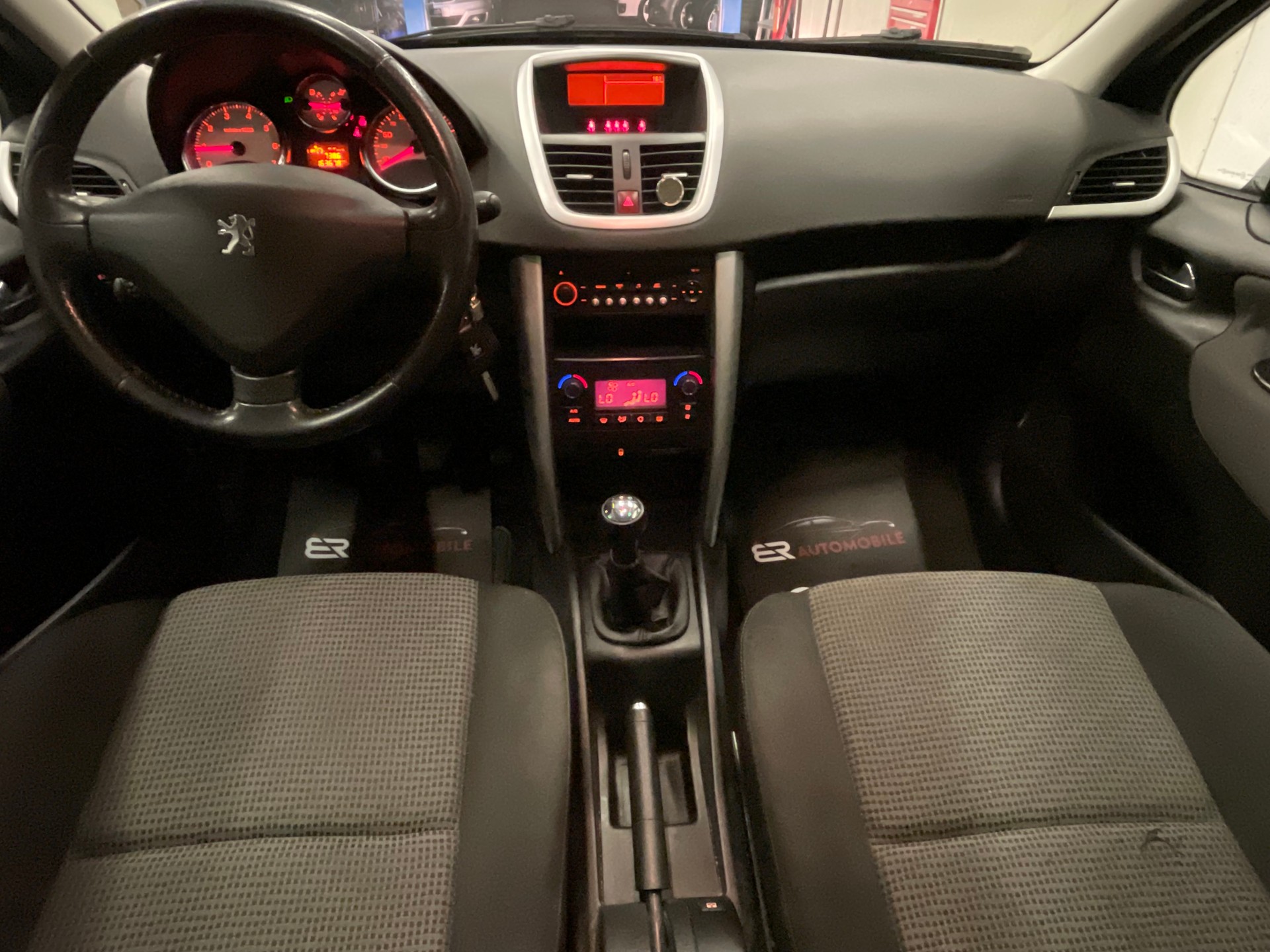 PEUGEOT 207 SW 1.6 16V Active-image-9